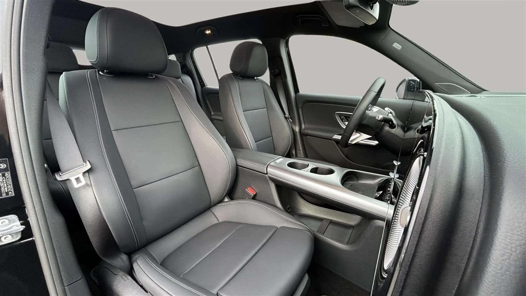 Mercedes-Benz-GLB-image-19