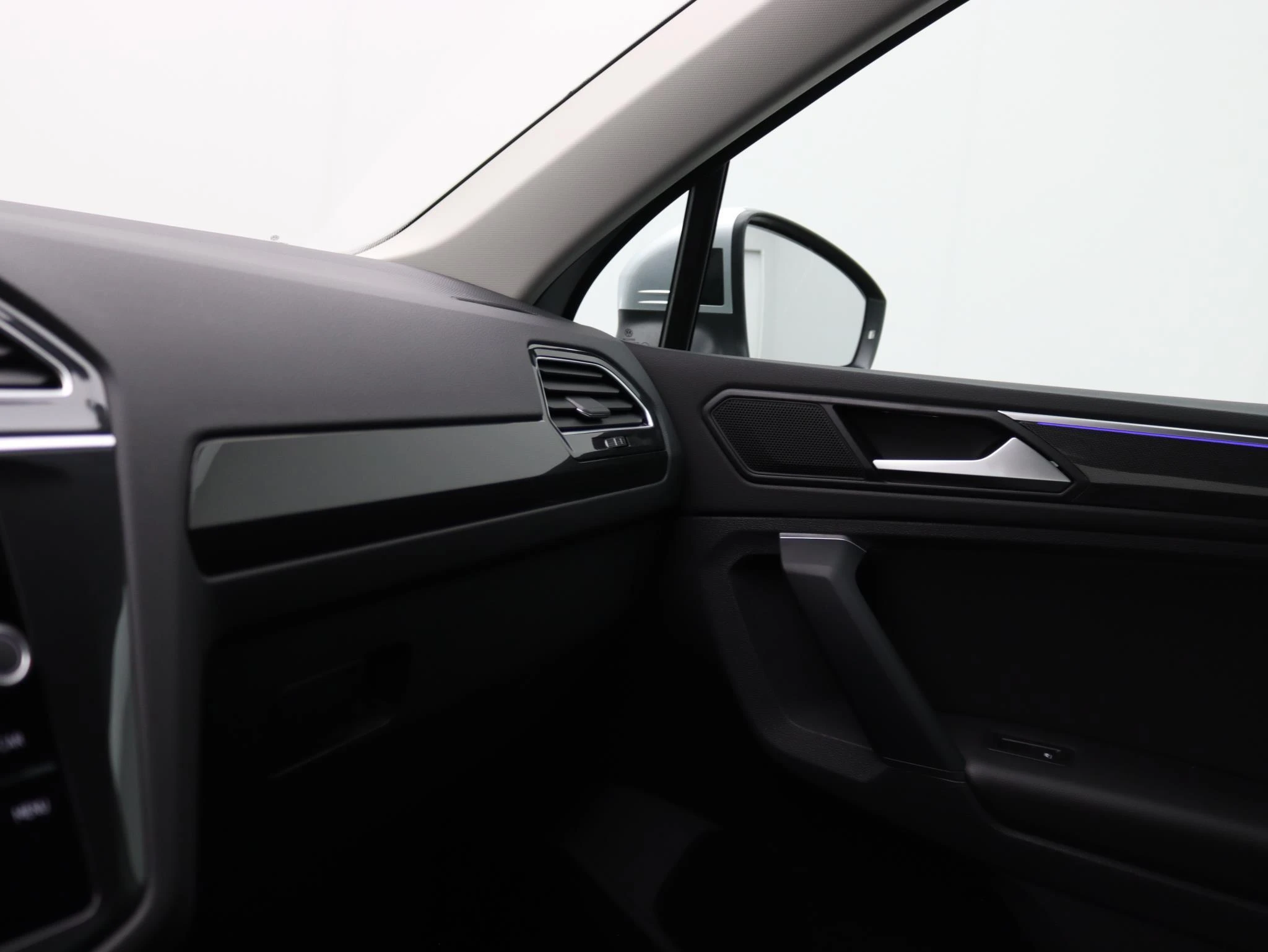 Volkswagen-Tiguan-image-28