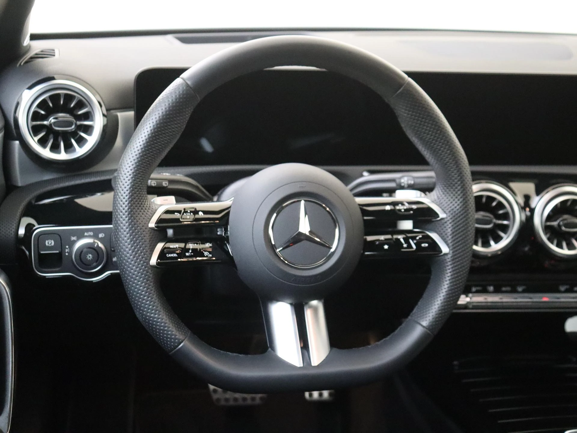 Mercedes-Benz-A-Klasse-image-12