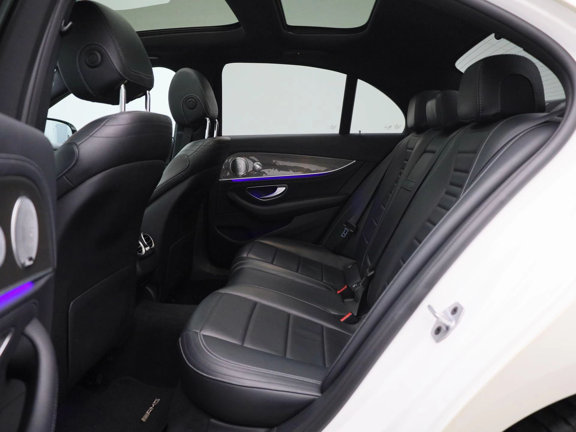 Mercedes-Benz-E-Klasse-image-11