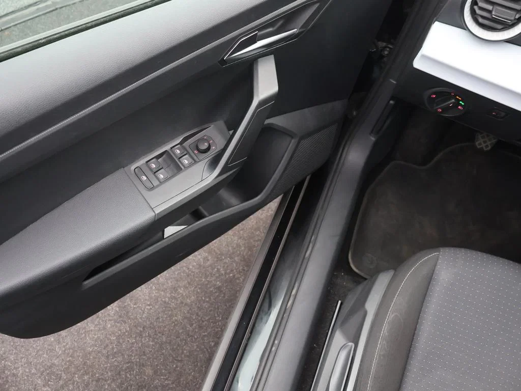 SEAT-Arona-image-12