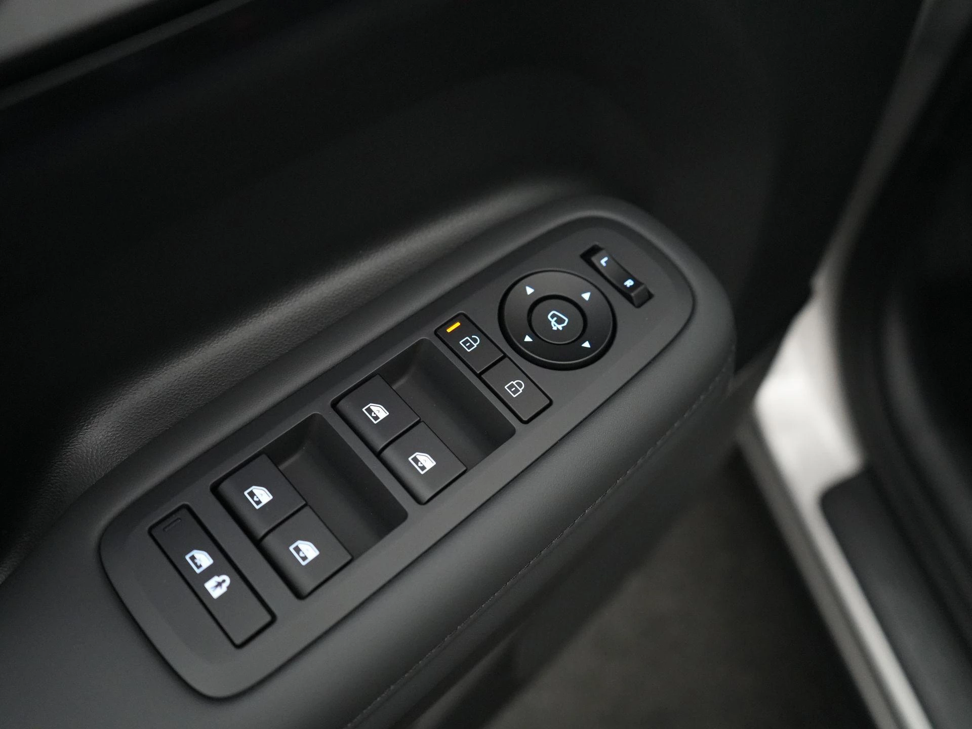 Hyundai-Santa Fe-image-33