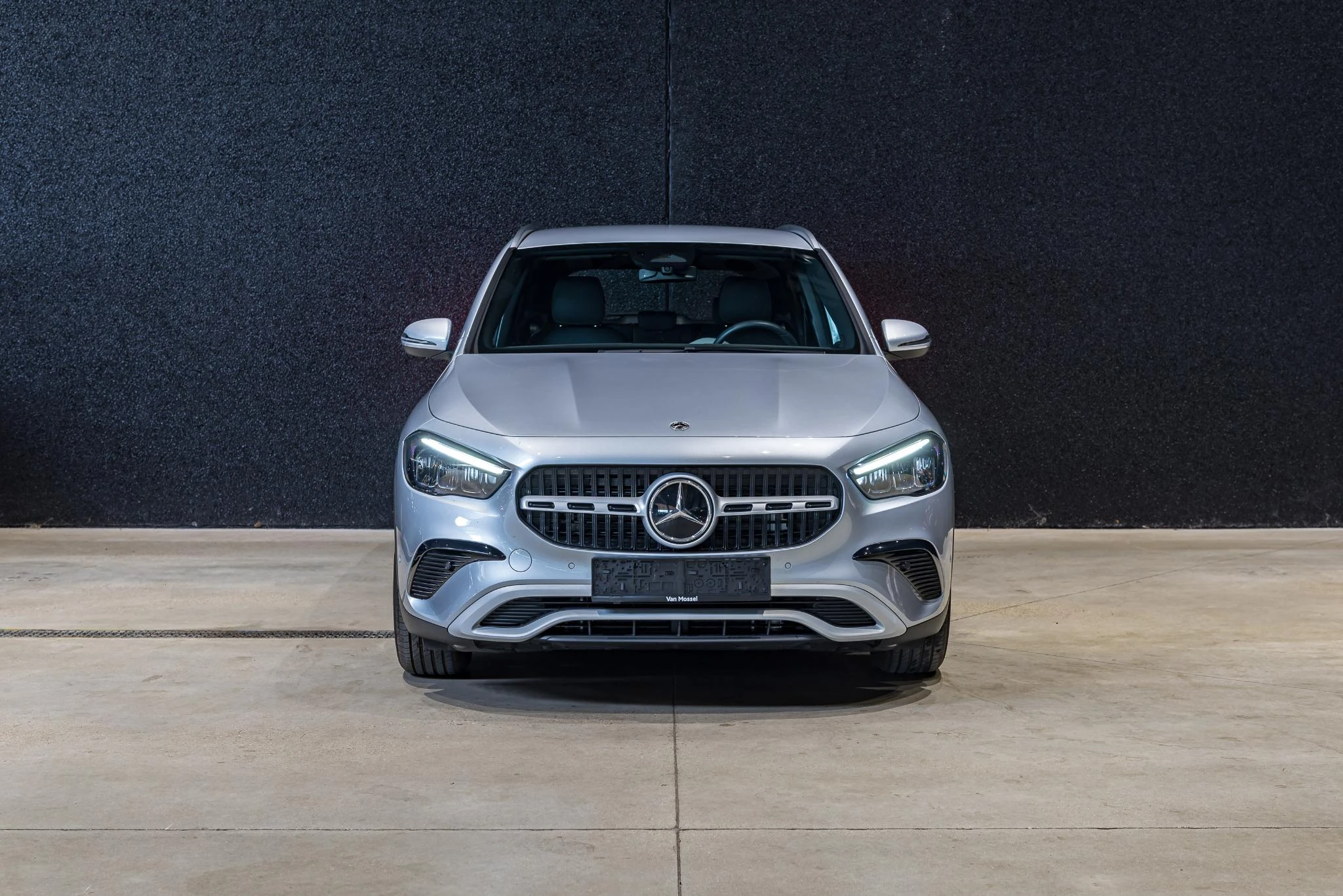 Mercedes-Benz-GLA-image-1