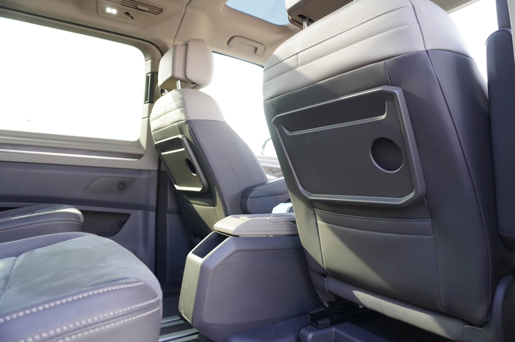 Volkswagen-Multivan-image-34