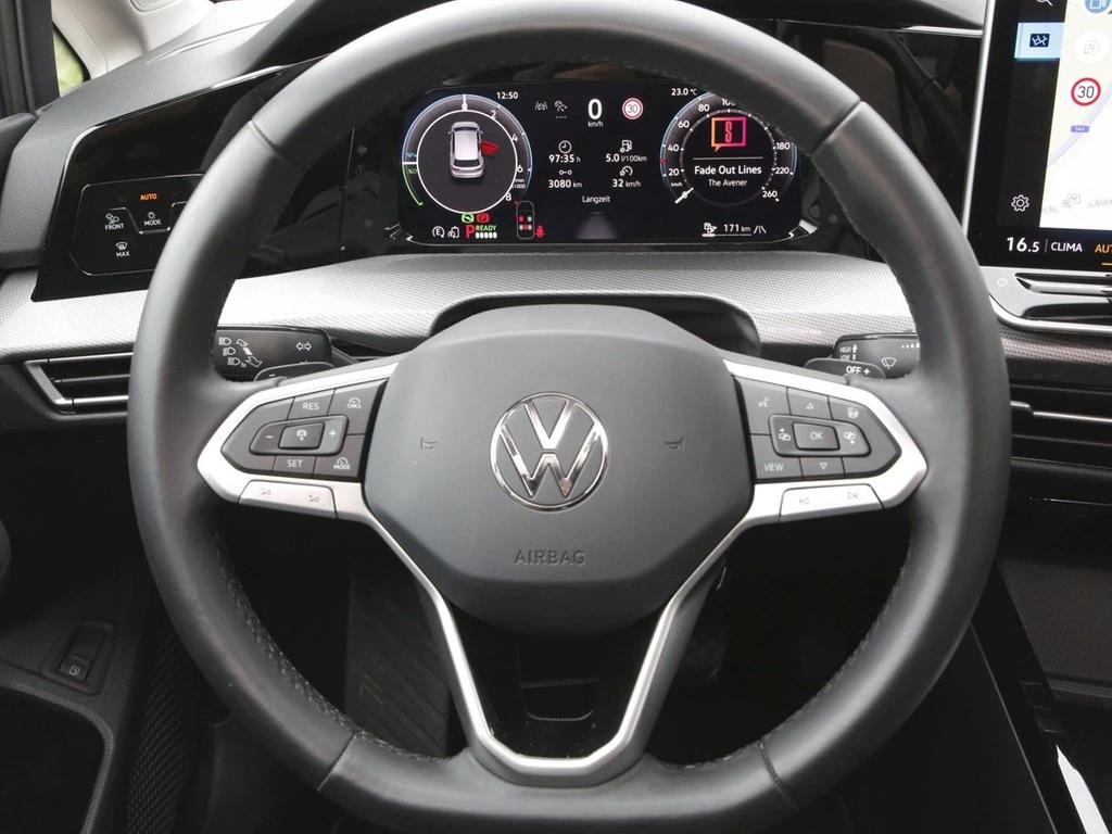 Volkswagen-Golf-image-14