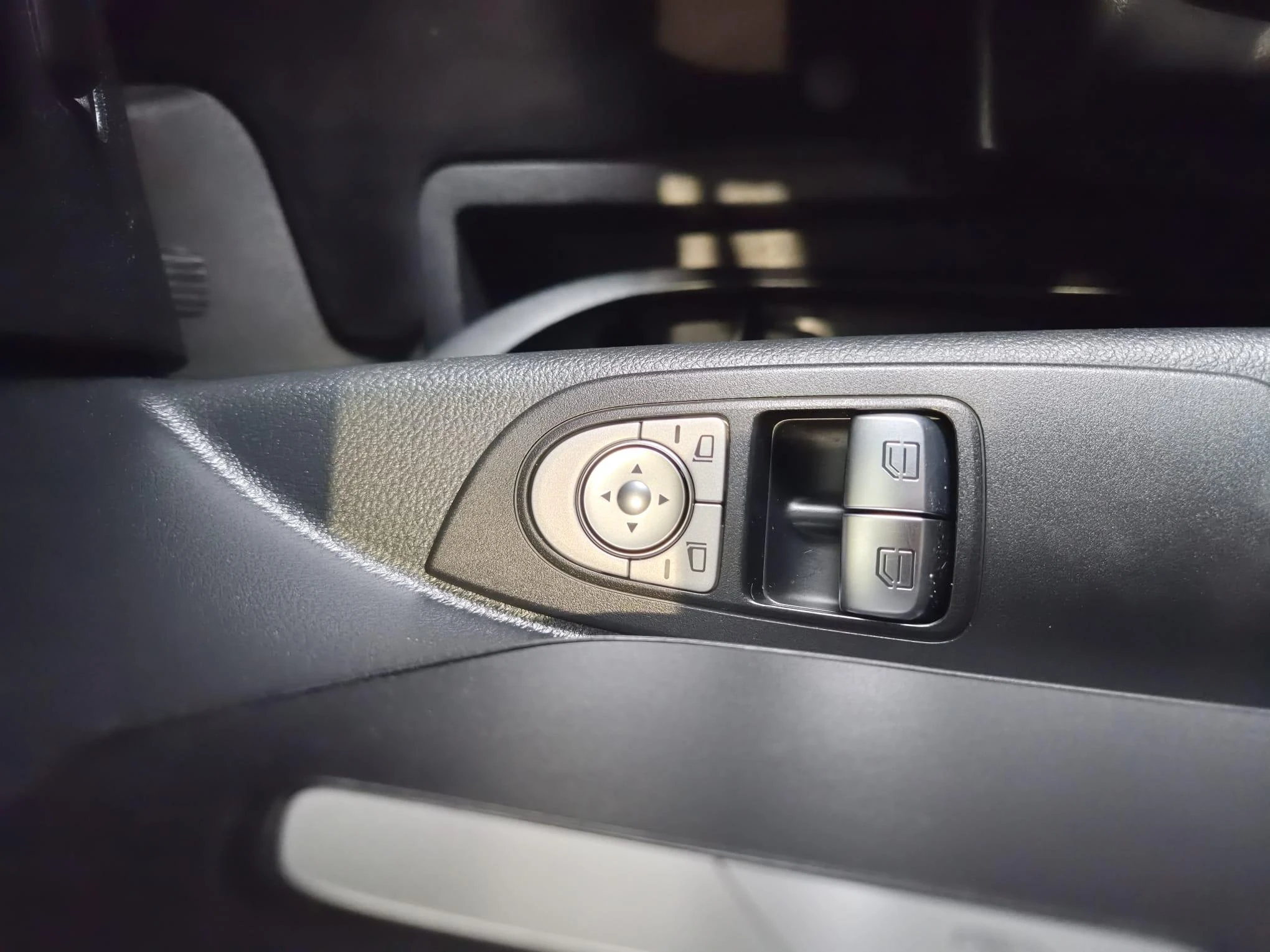 Mercedes-Benz-eVito-image-15