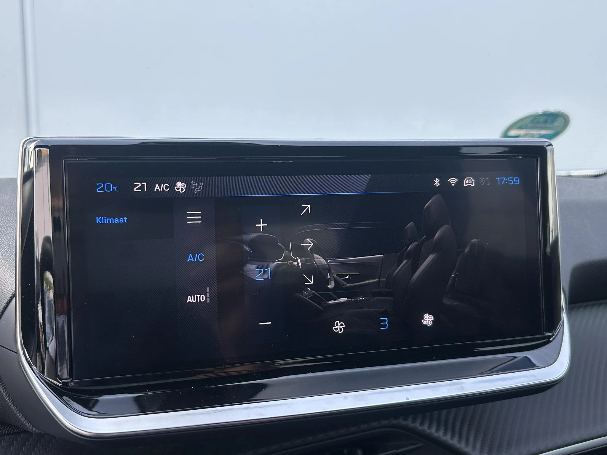Peugeot 2008 1.2 Hybrid 145 Allure