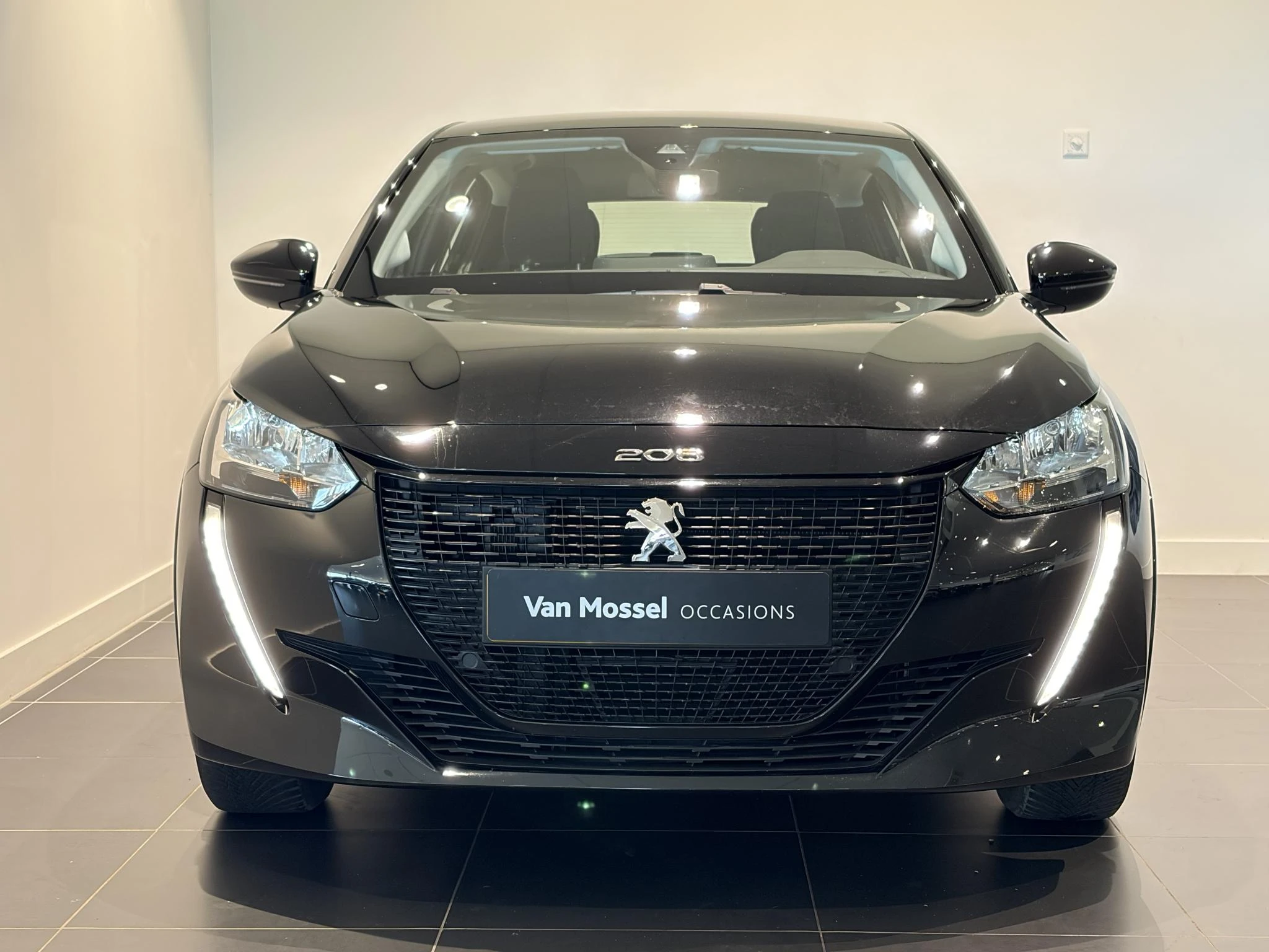 Peugeot-e-208-image-1