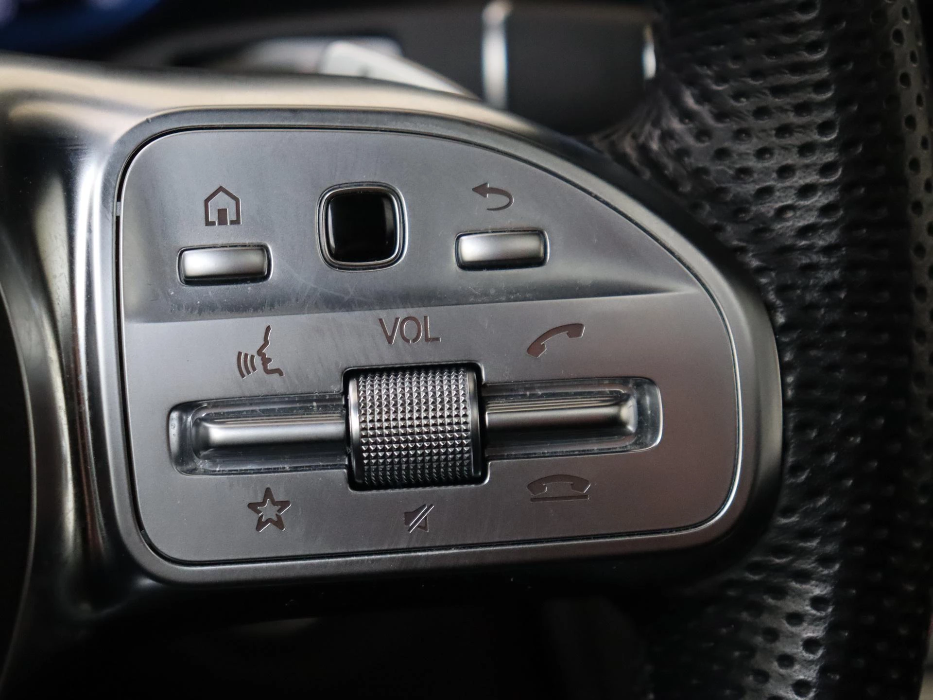 Mercedes-Benz-GLC-image-13