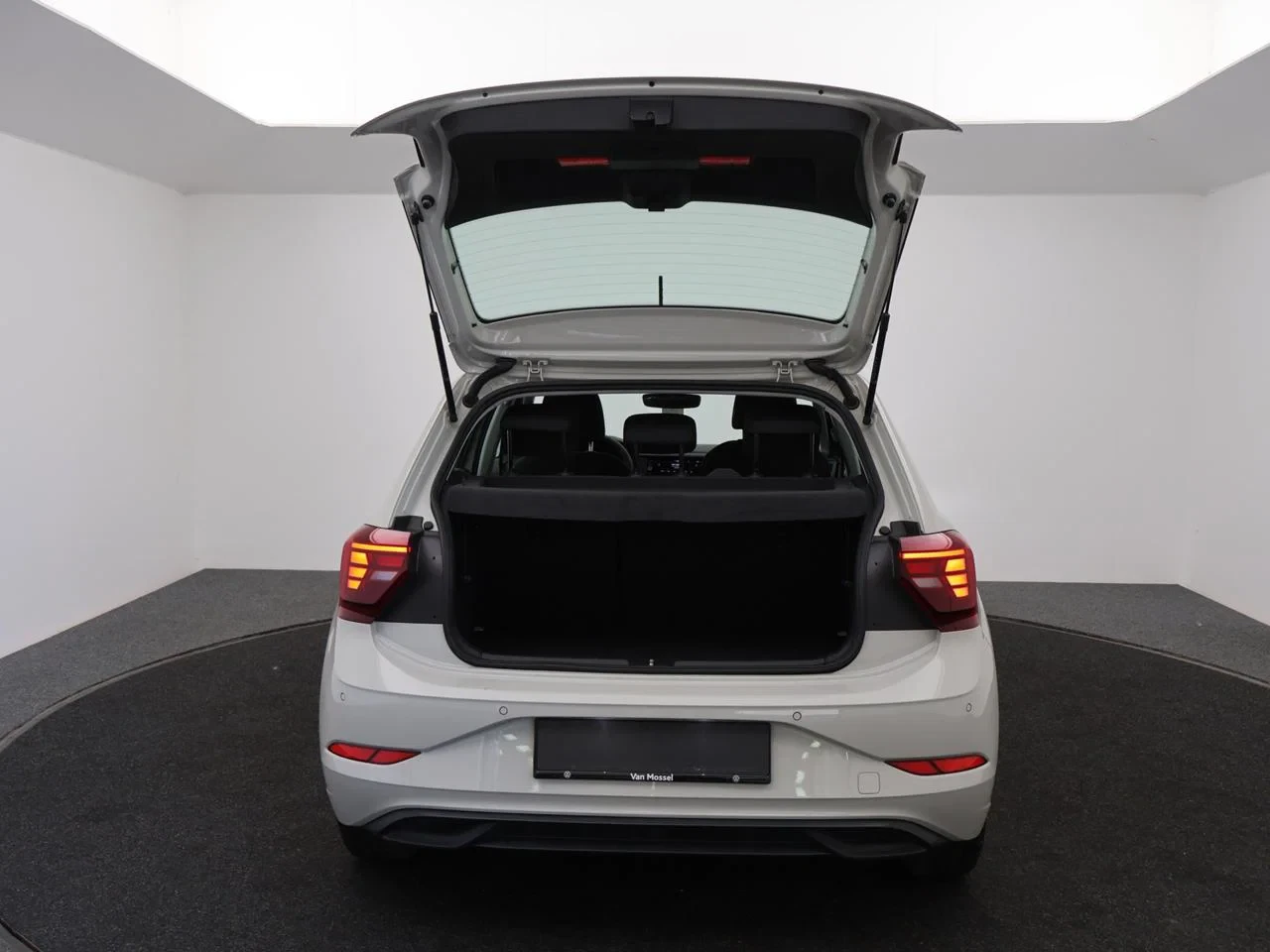Volkswagen-Polo-image-6