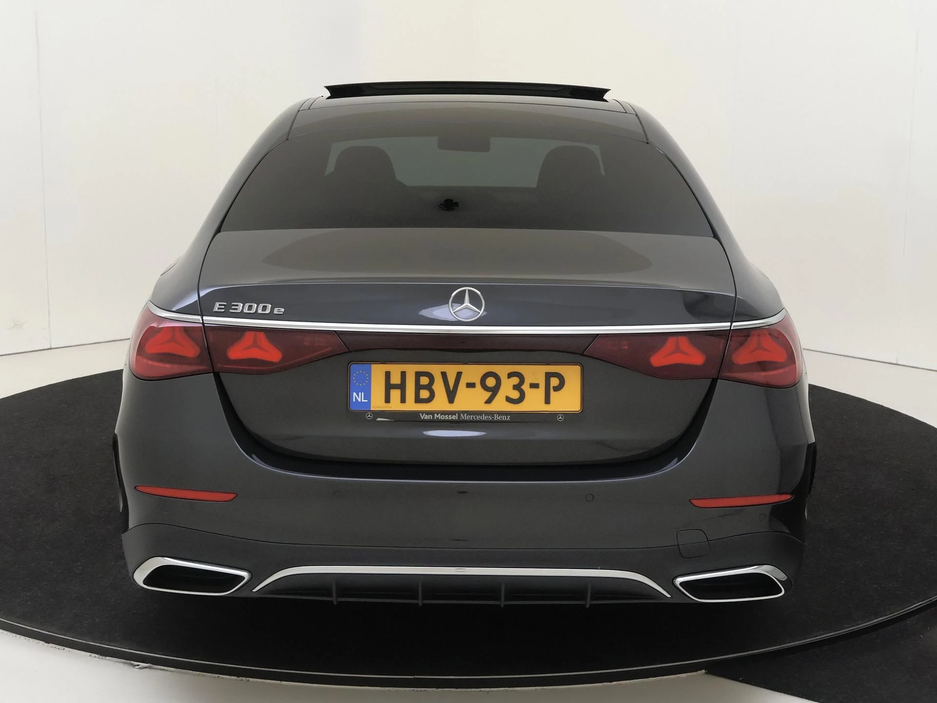Mercedes-Benz-E-Klasse-image-6