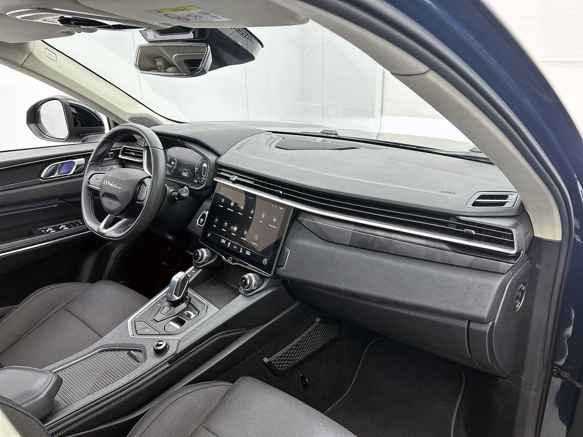 Lynk & Co-01-image-6