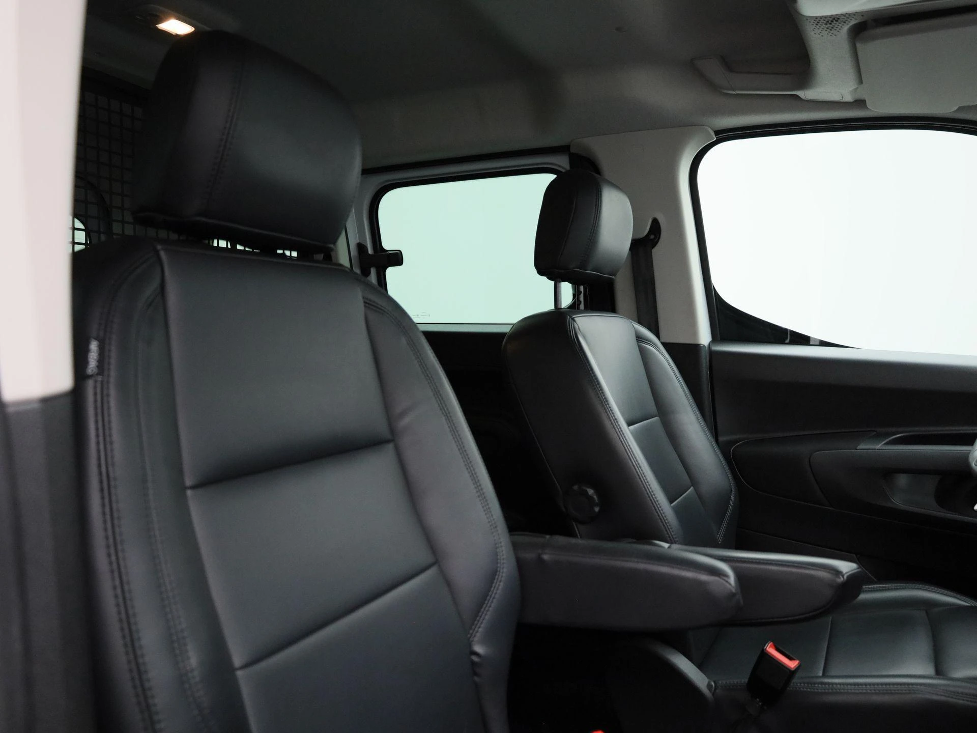 Opel-Combo Life-image-32