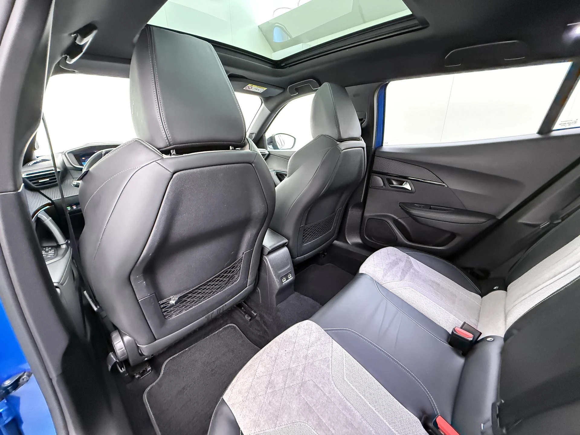 Peugeot-e-2008-image-8