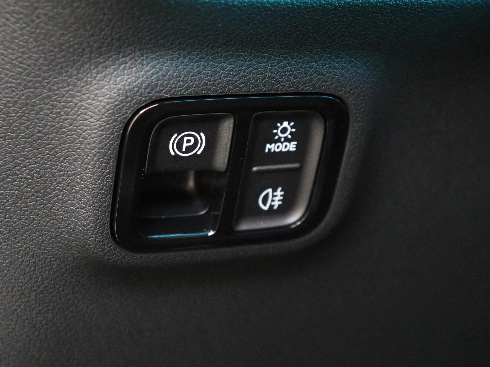 Mercedes-Benz-CLA-image-22