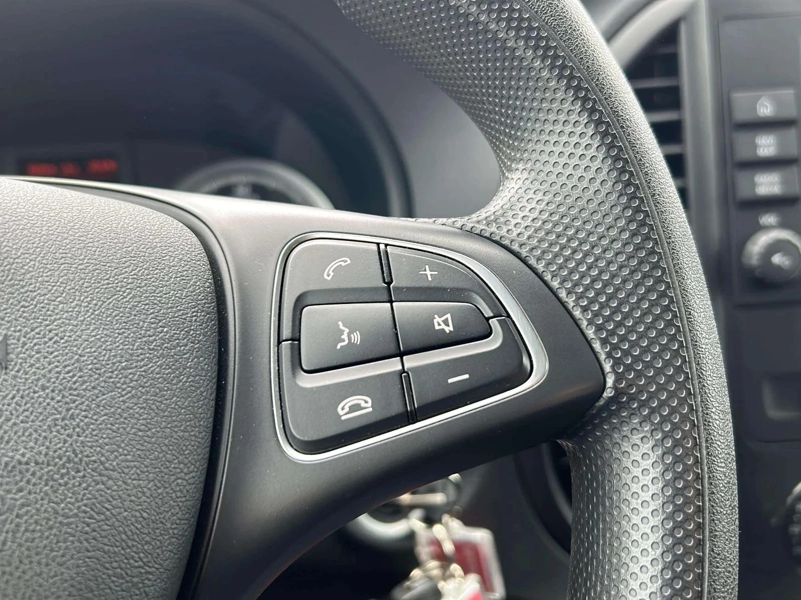 Mercedes-Benz-eVito-image-14