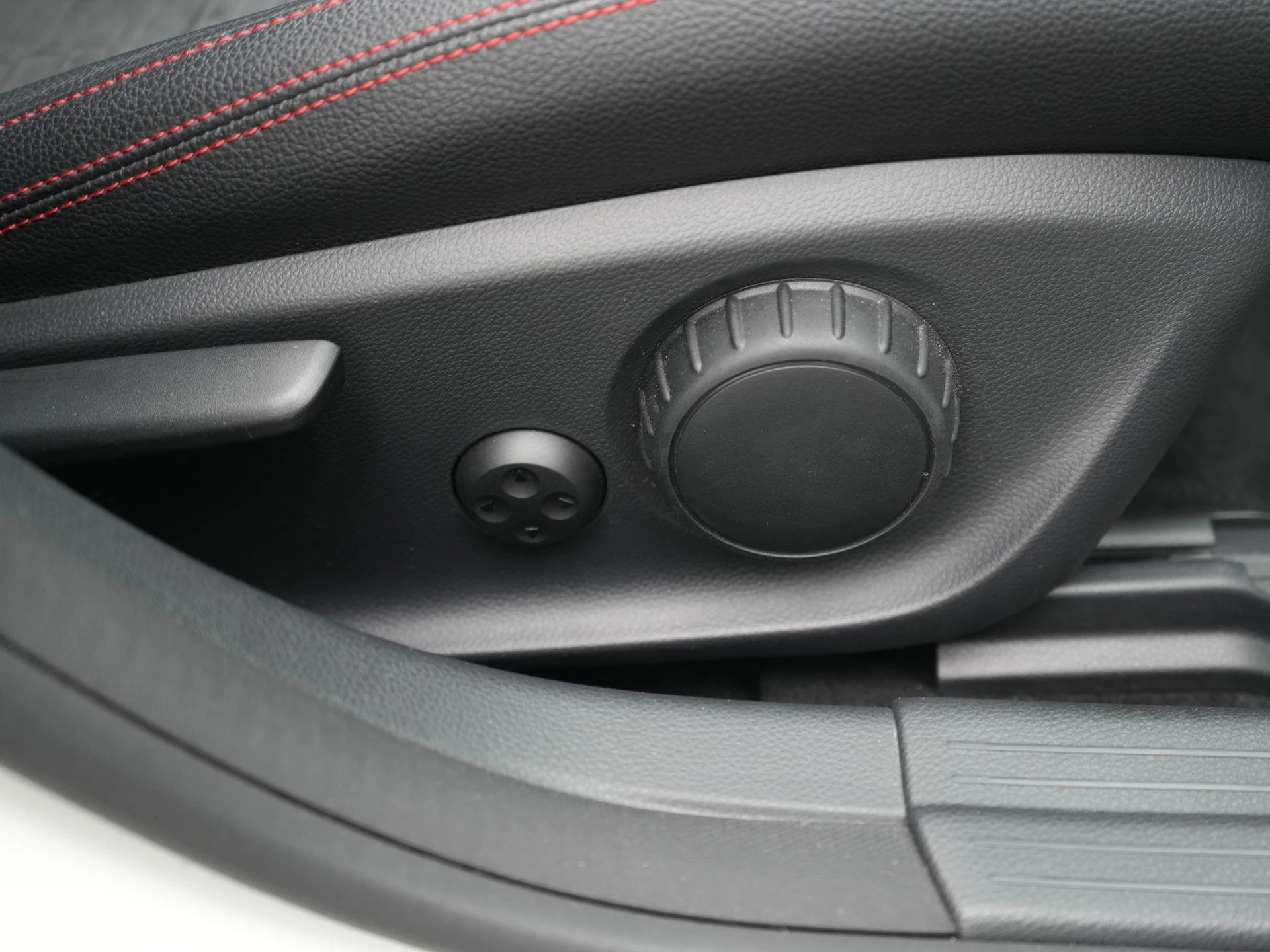 Mercedes-Benz-CLA-image-29