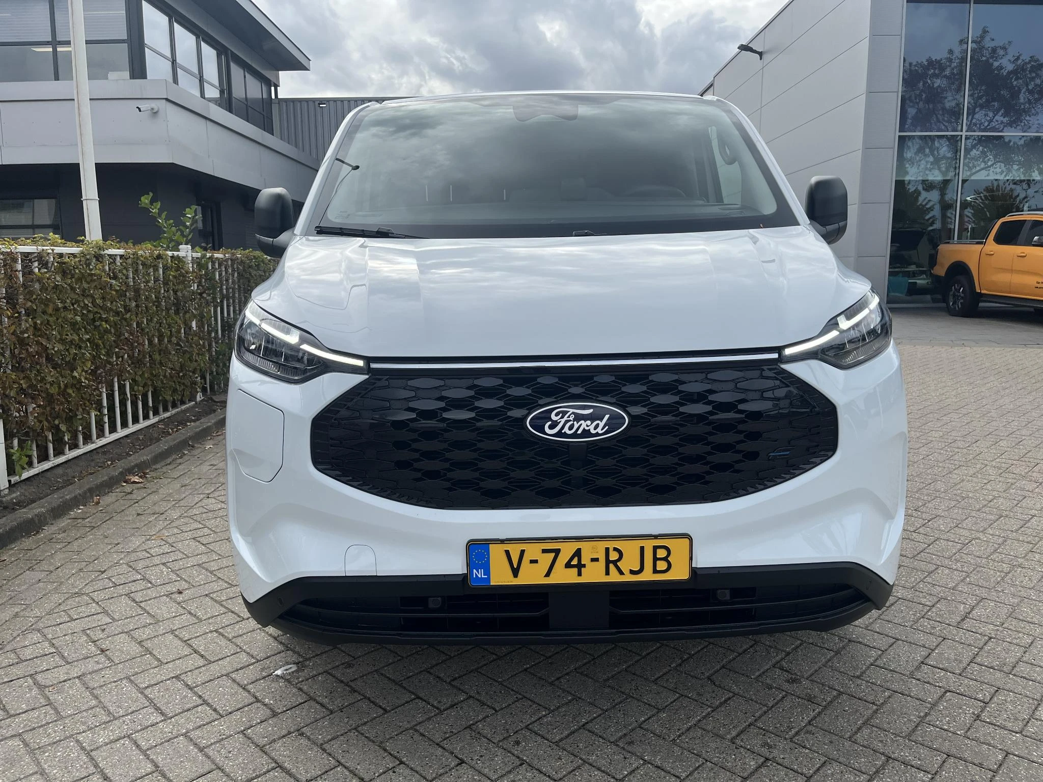 Ford-E-Transit-image-1
