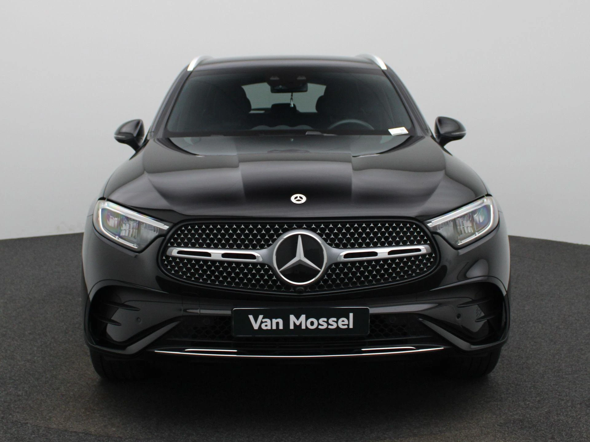 Mercedes-Benz-GLC-image-2