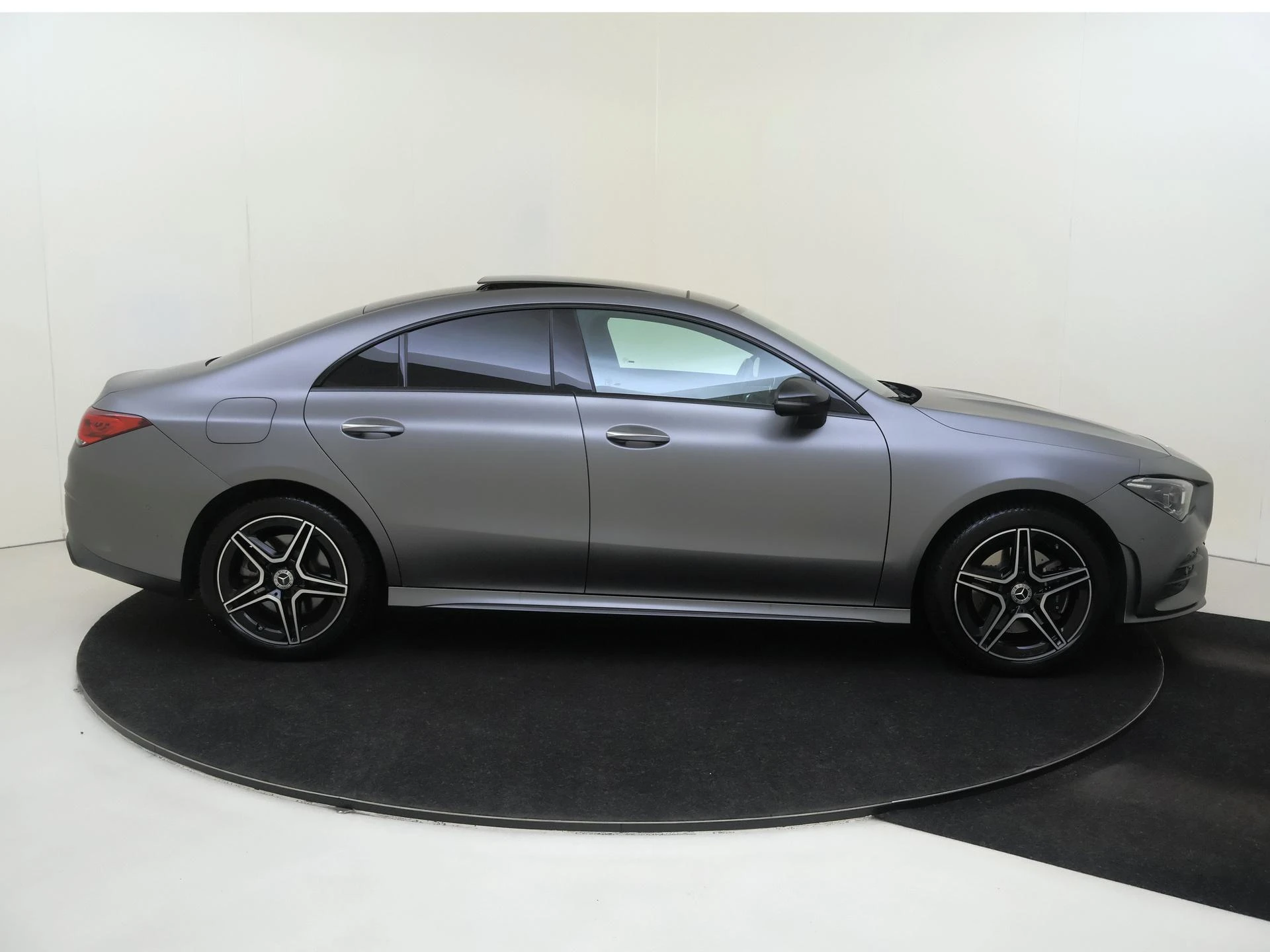 Mercedes-Benz-CLA-image-8