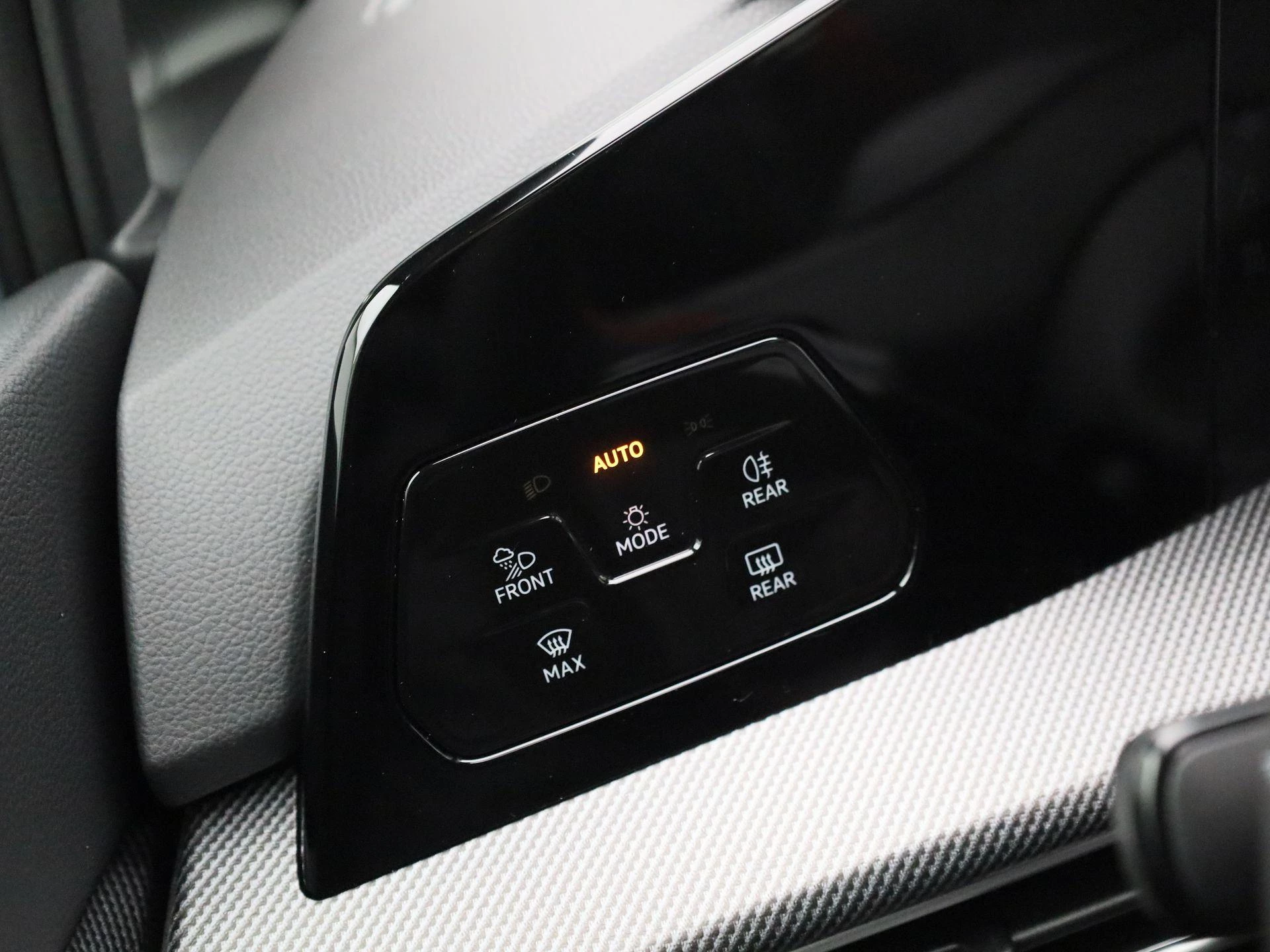 Volkswagen-Golf-image-21