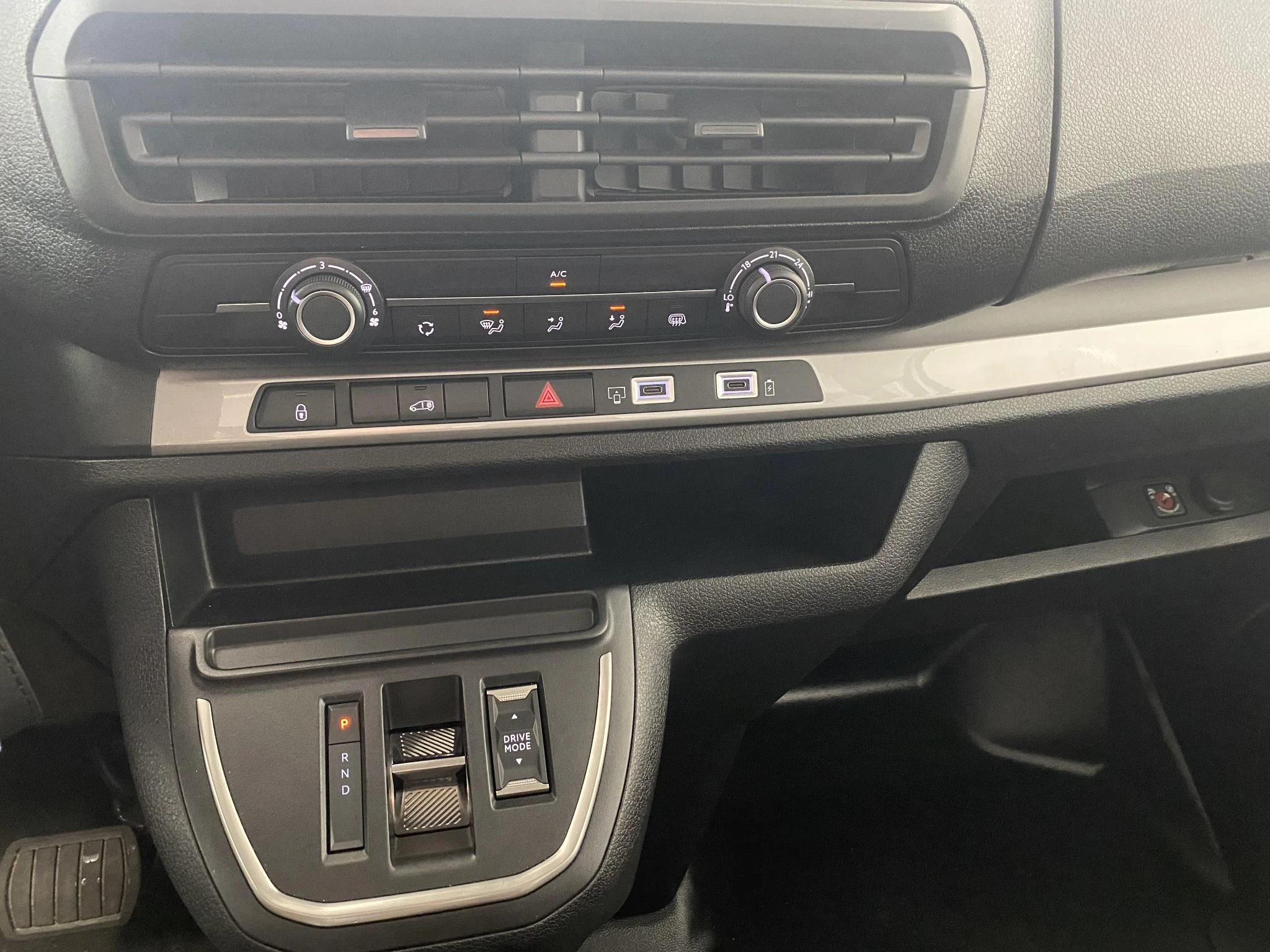 Peugeot e-Expert EV L2 75 kWh