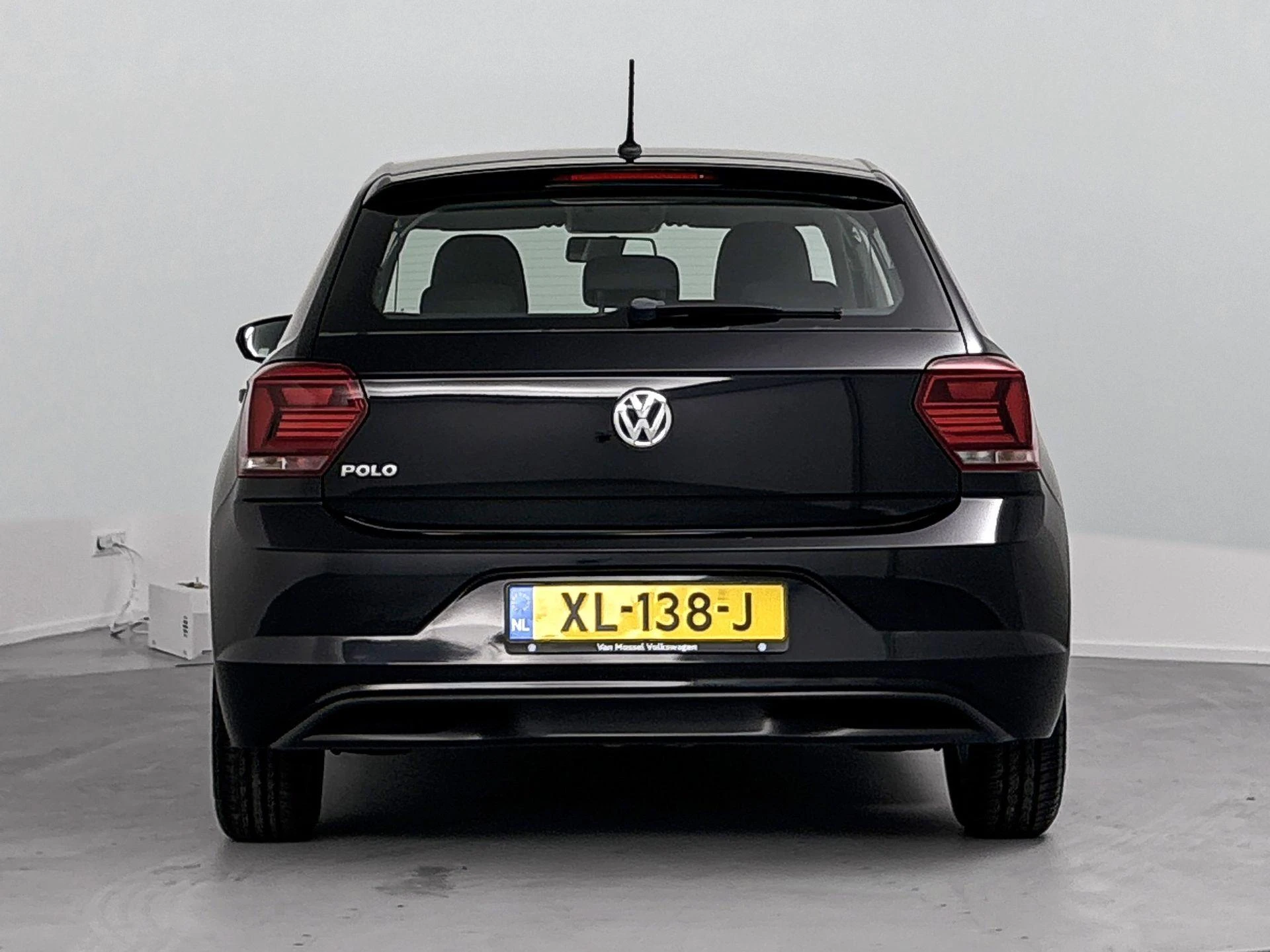 Volkswagen-Polo-image-2