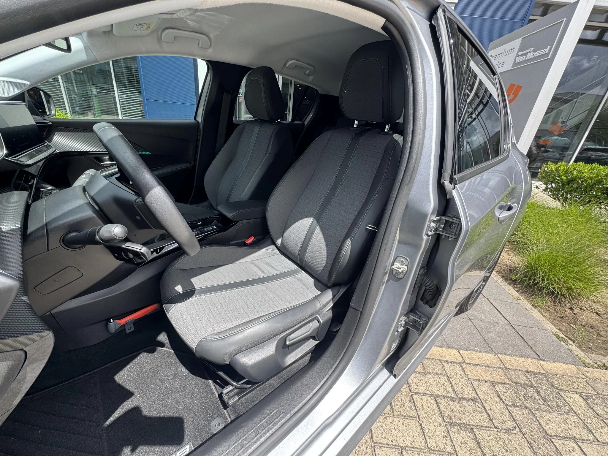 Peugeot-208-image-16