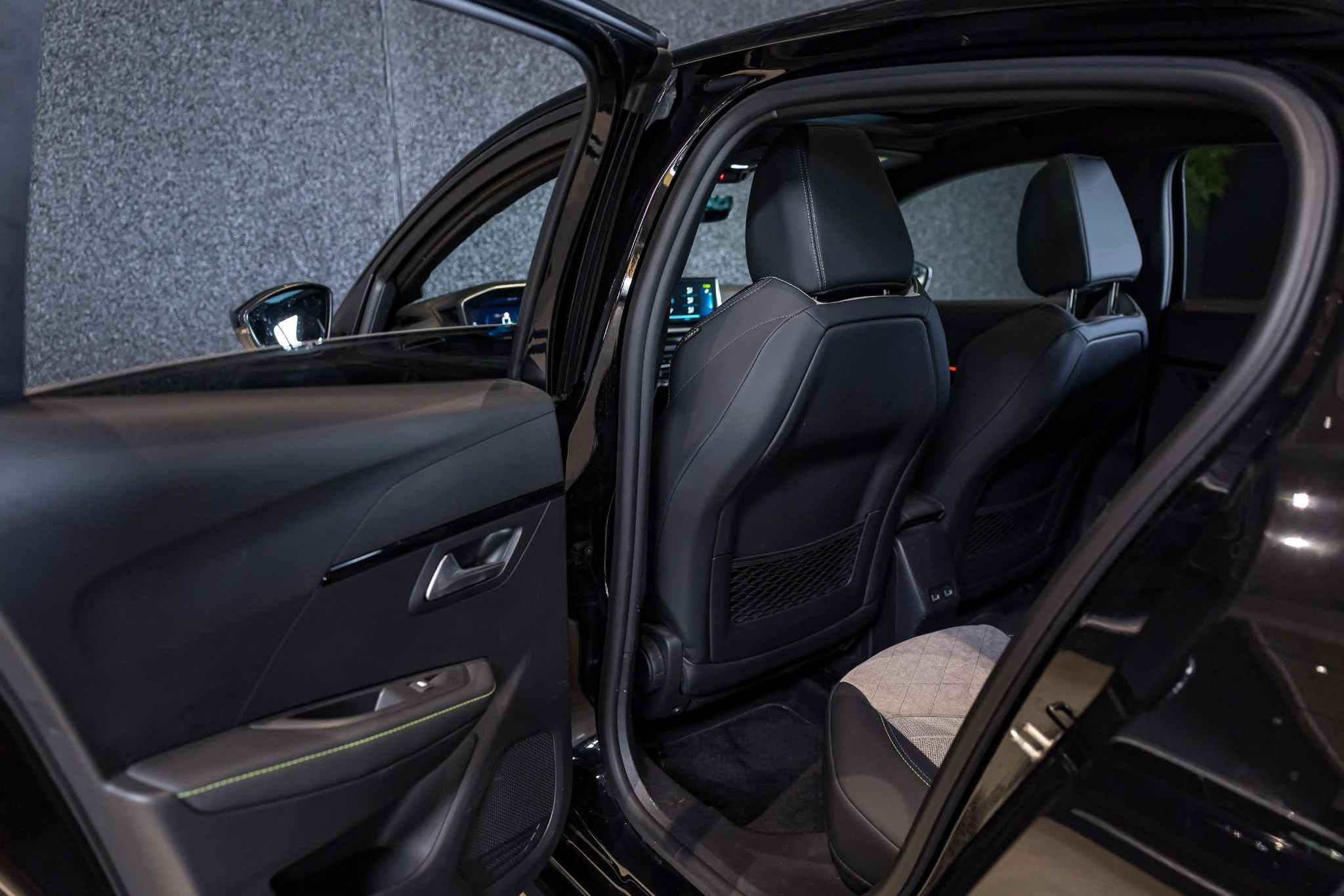 Peugeot-e-208-image-8