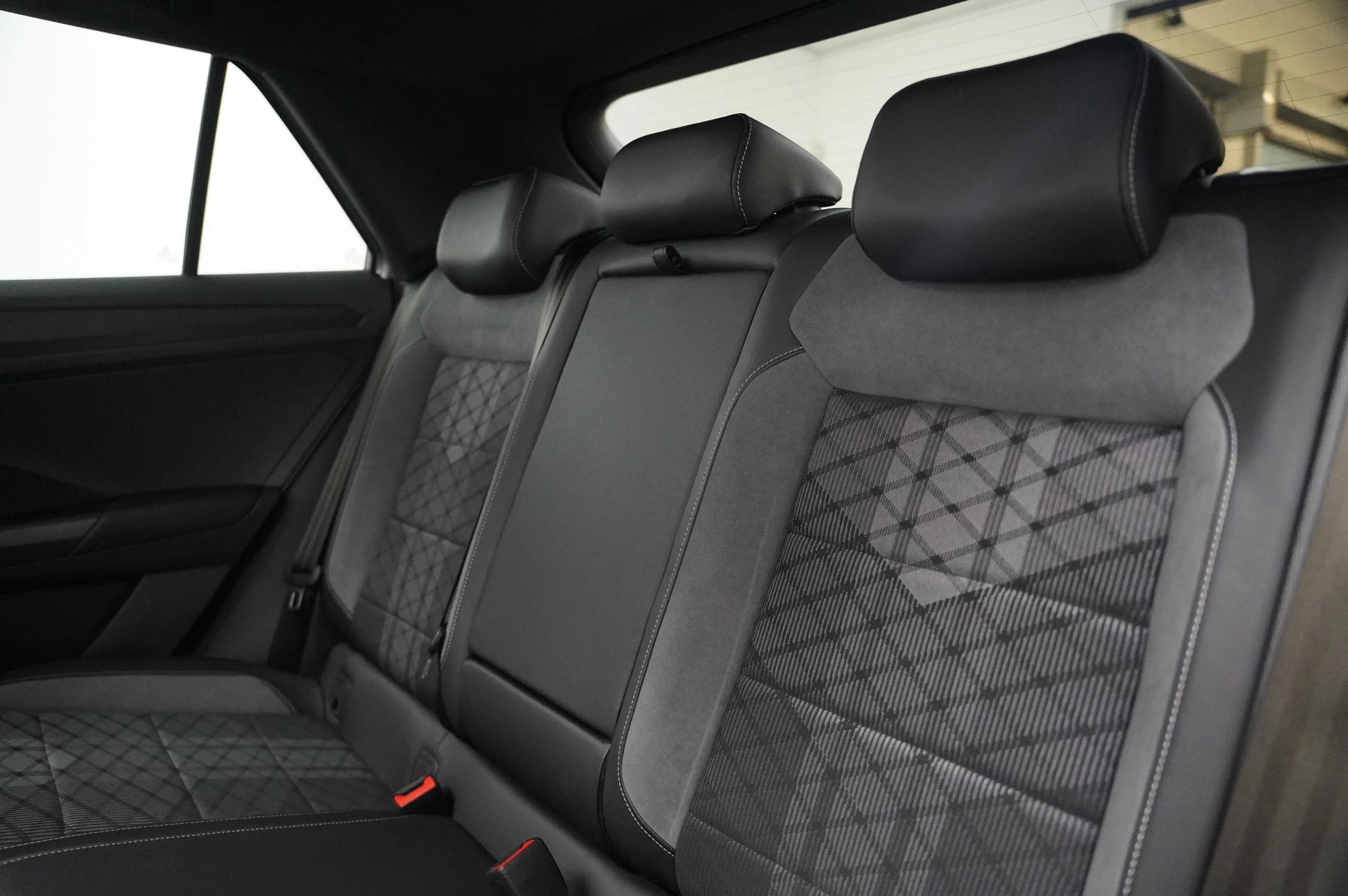 Volkswagen-T-Roc-image-11