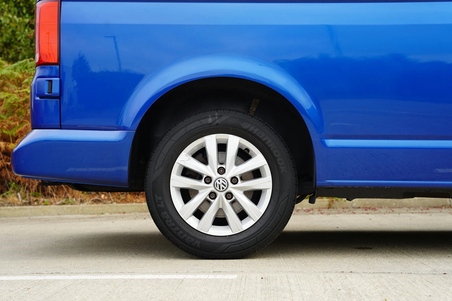 Volkswagen-Transporter-image-39
