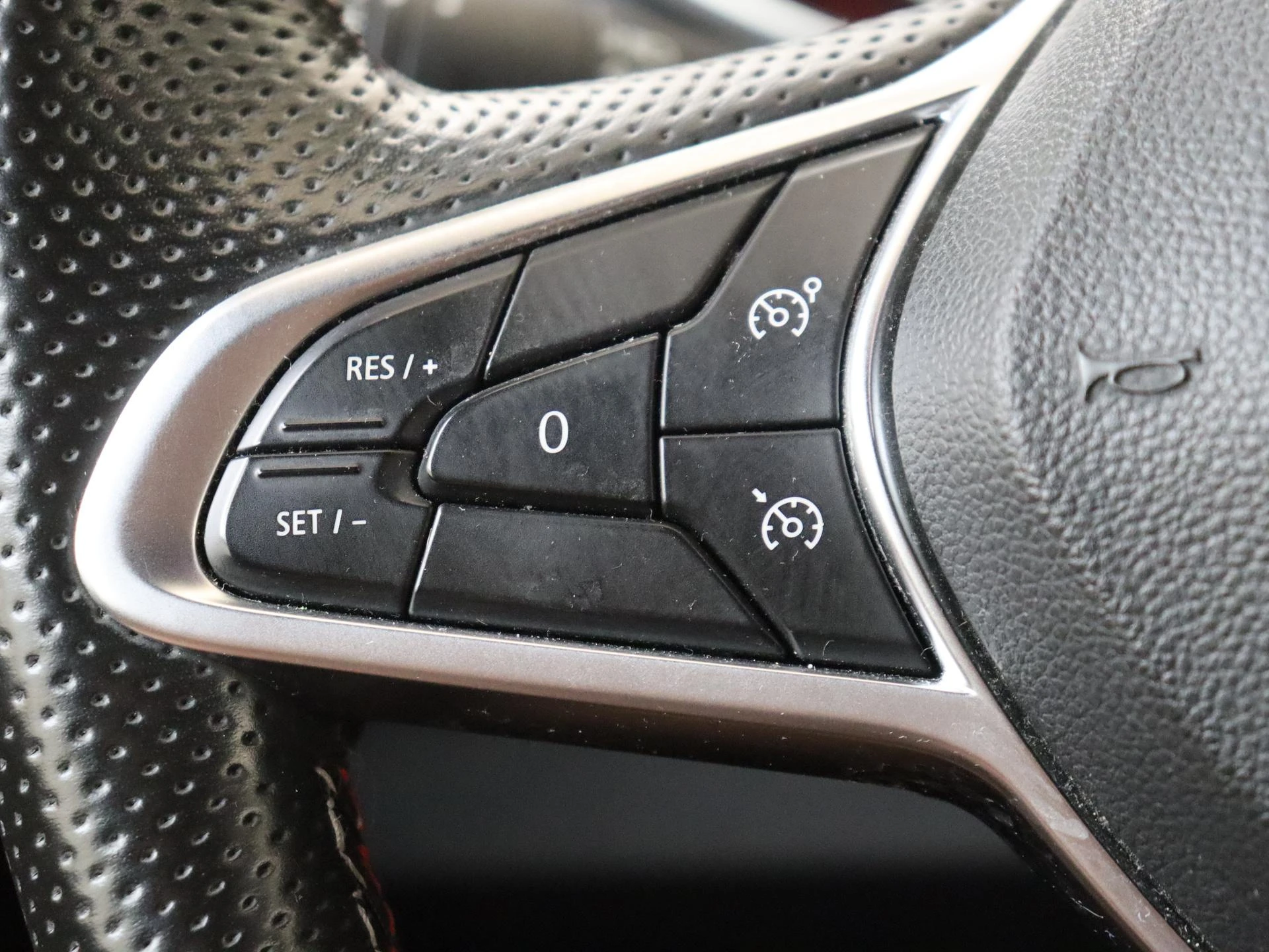 Renault-Clio-image-12
