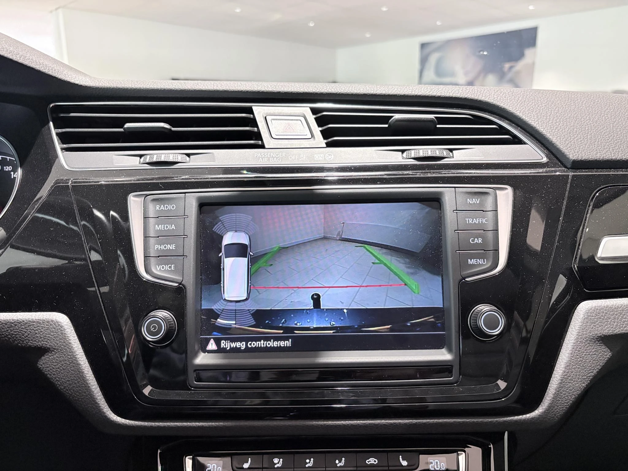 Volkswagen-Touran-image-32