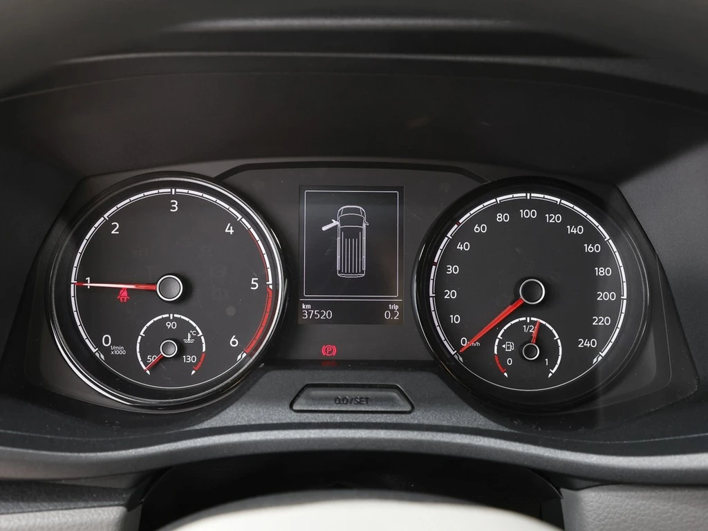 Volkswagen-Transporter-image-11