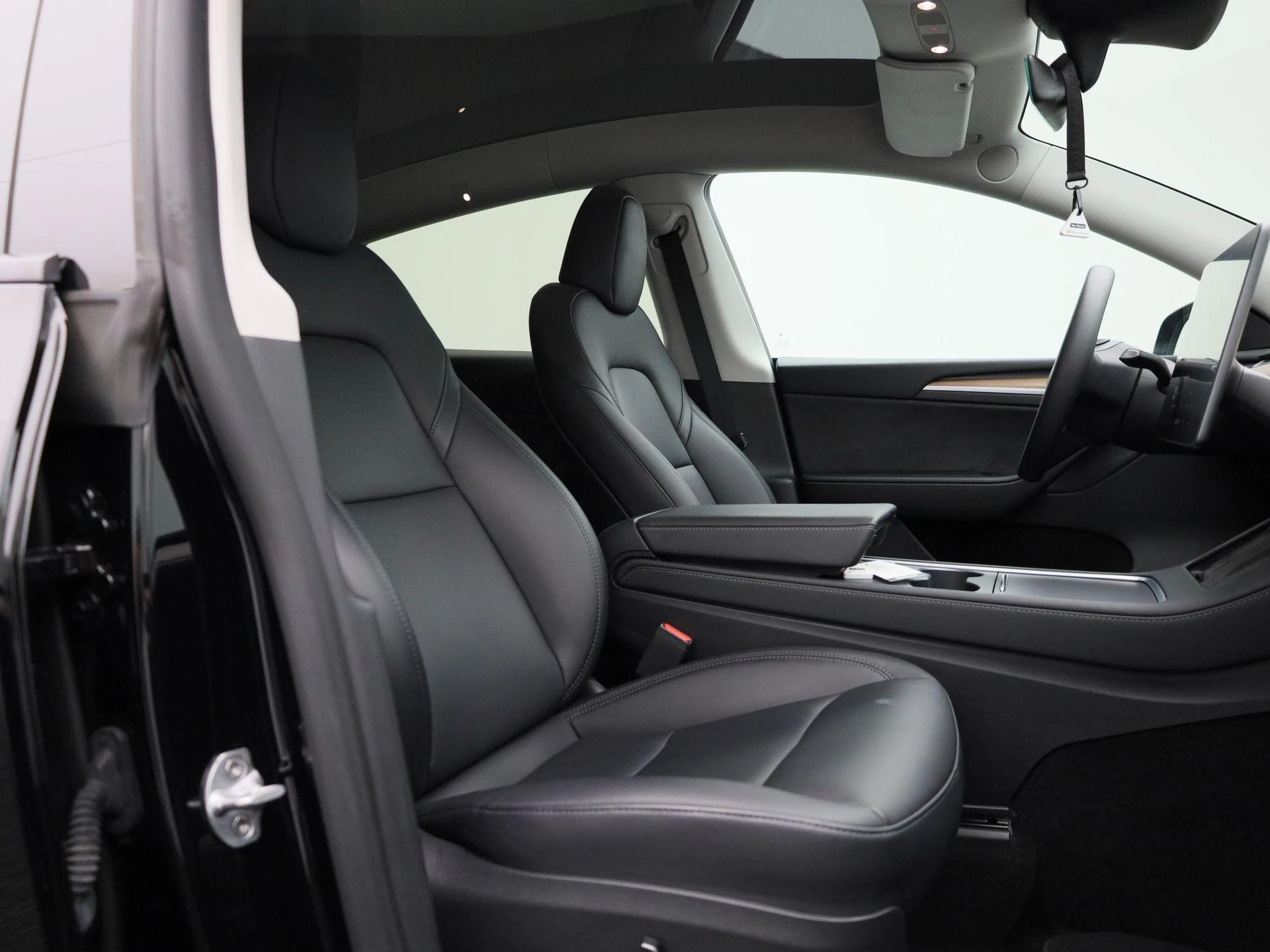 Tesla-Model Y-image-37