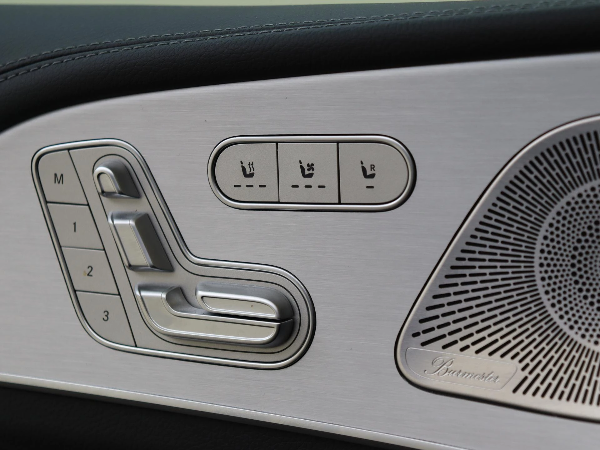 Mercedes-Benz-GLE-image-25