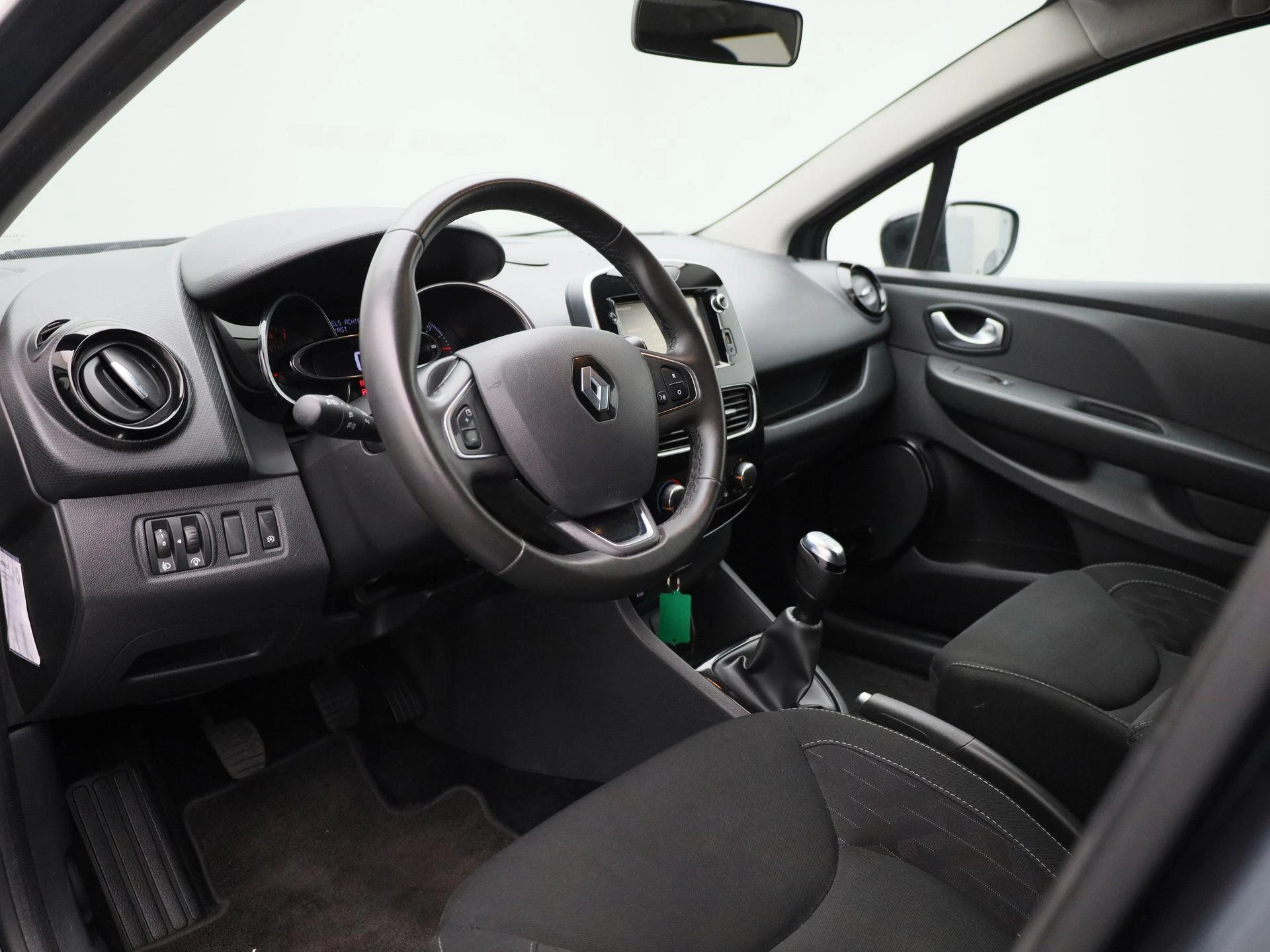 Renault-Clio-image-30