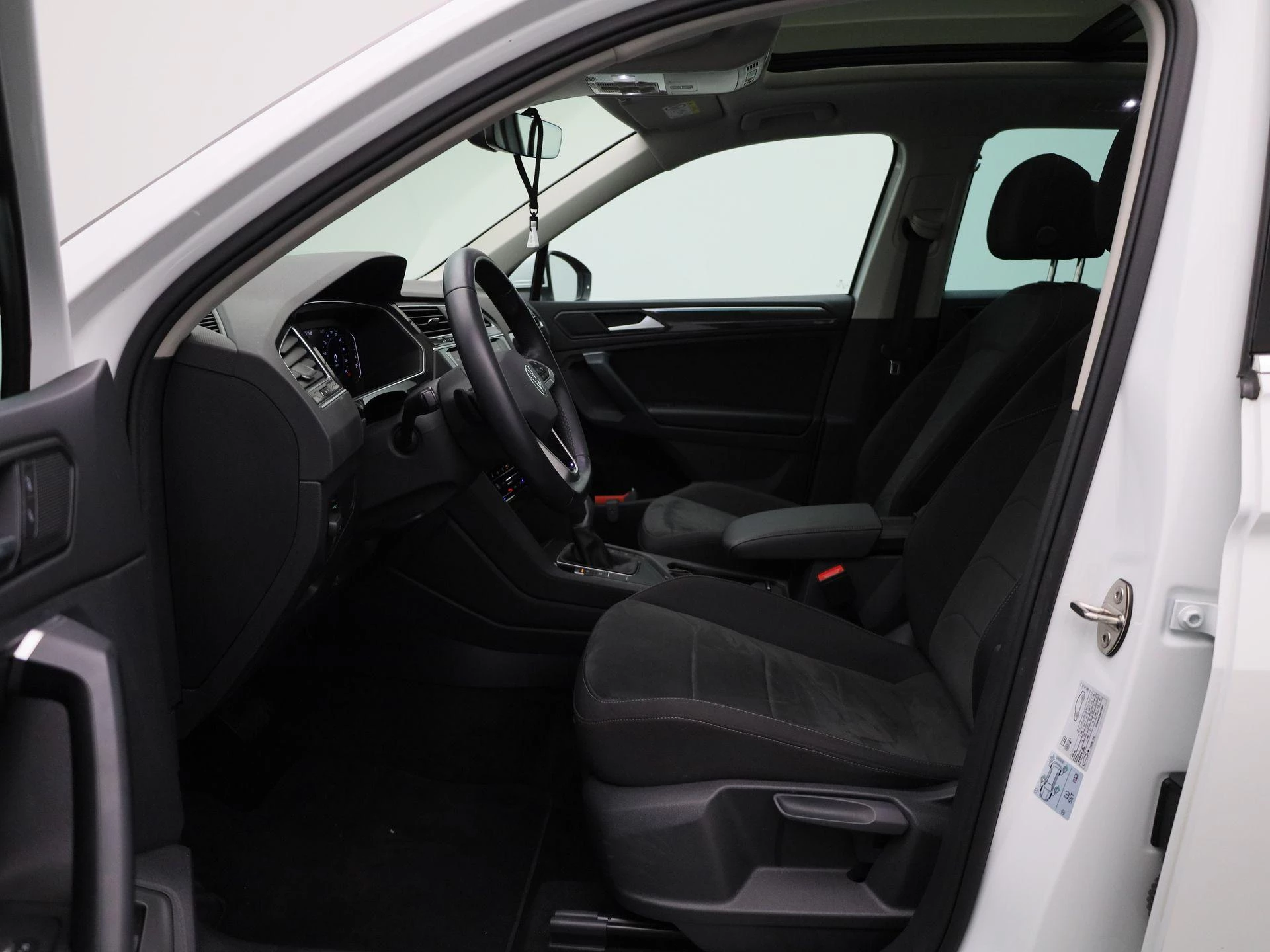 Volkswagen-Tiguan-image-8