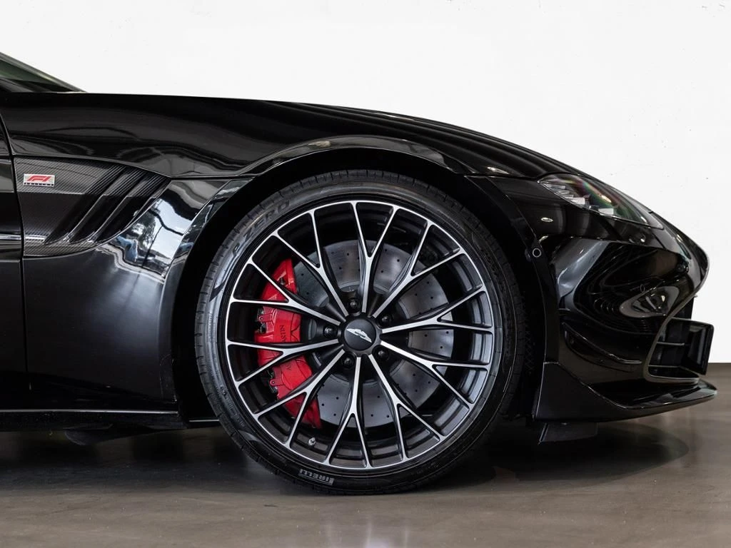 Aston Martin-V8 Vantage-image-4