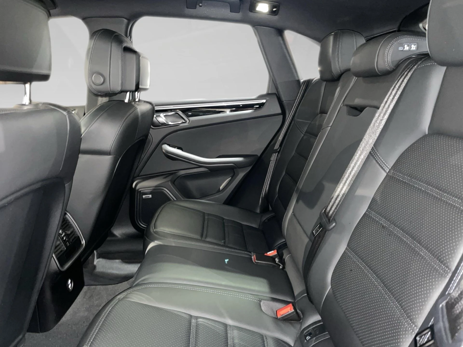 Porsche-Macan-image-10