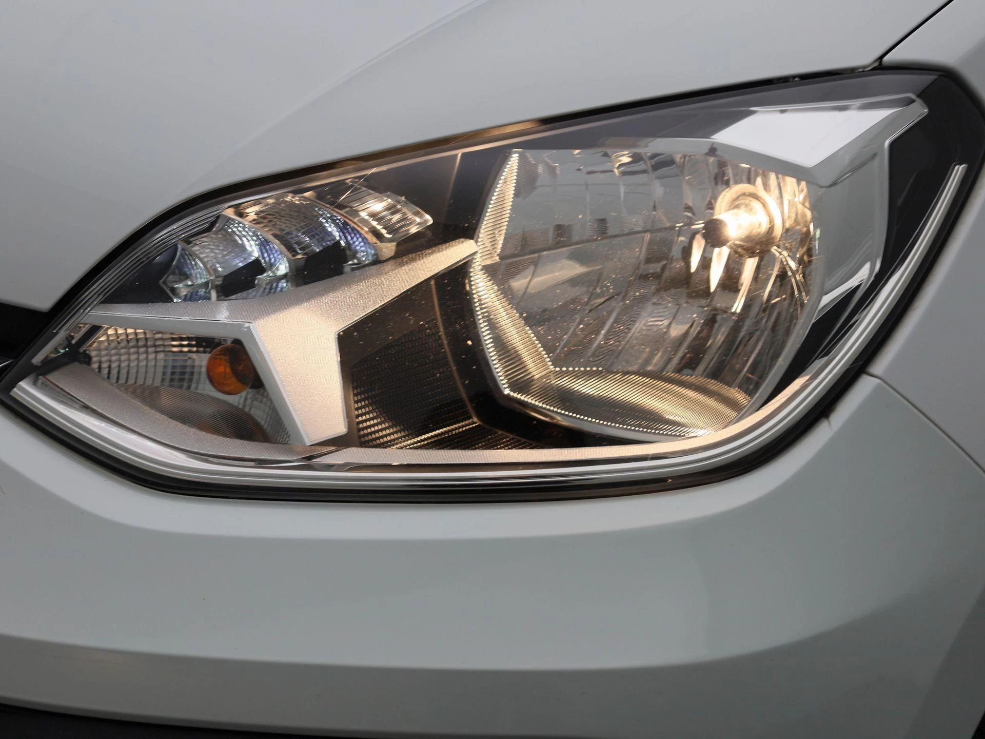 Volkswagen-up!-image-12