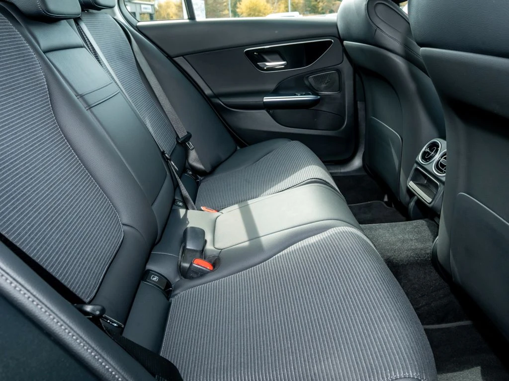 Mercedes-Benz-C-Klasse 200 d-image-12