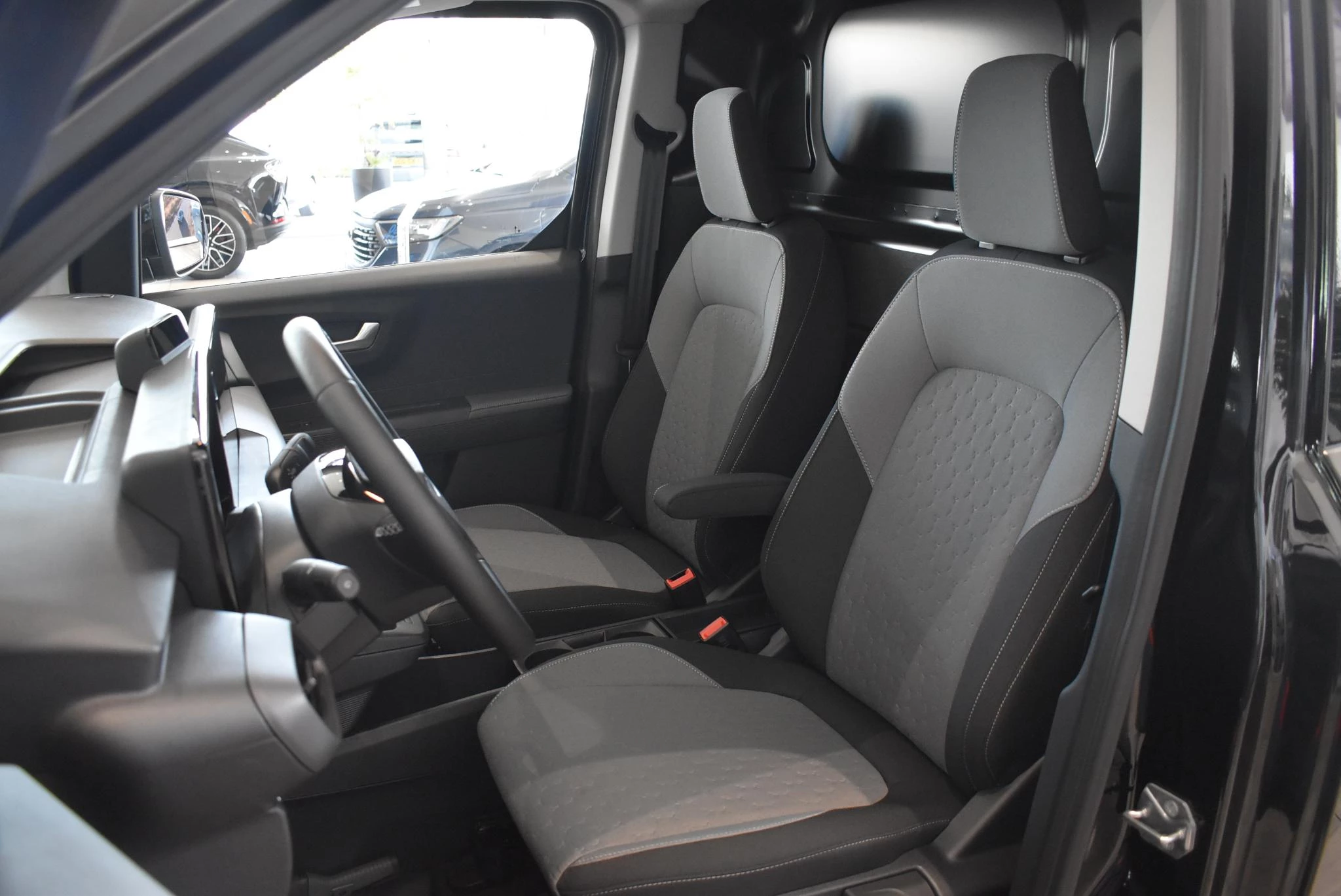 Ford E-Transit Cour. Limited 44 kWh