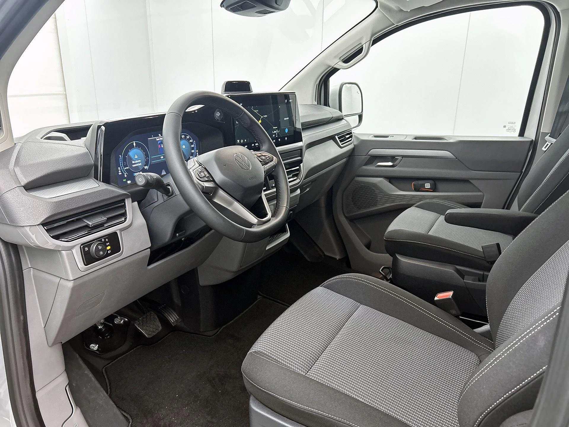 Volkswagen-Transporter-image-19