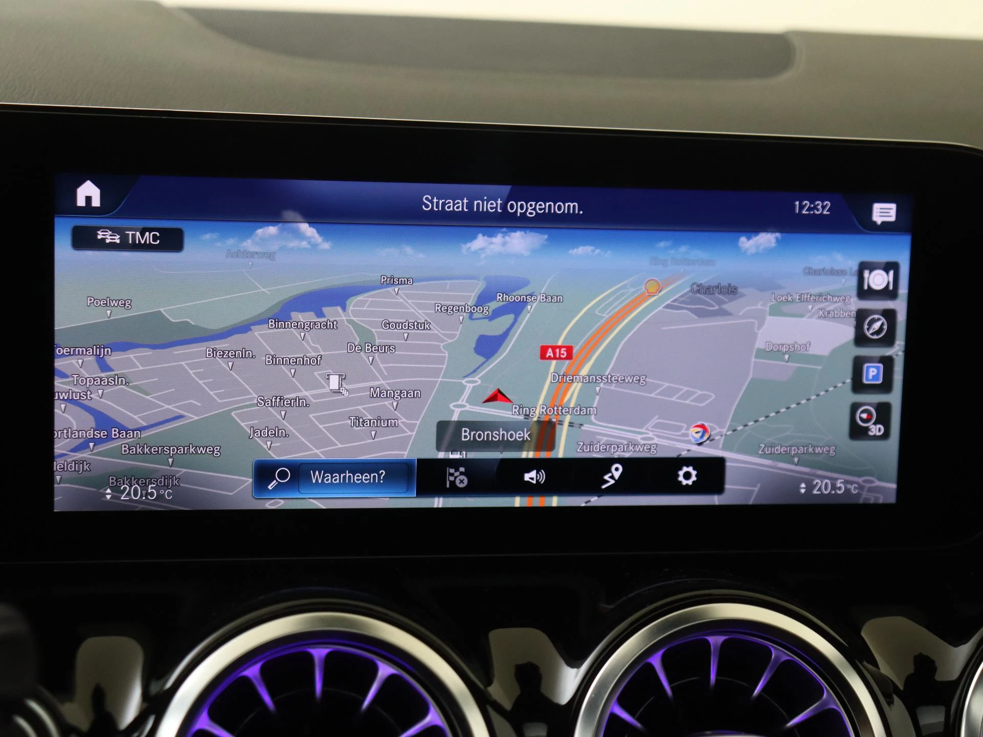 Mercedes-Benz-GLA-image-16