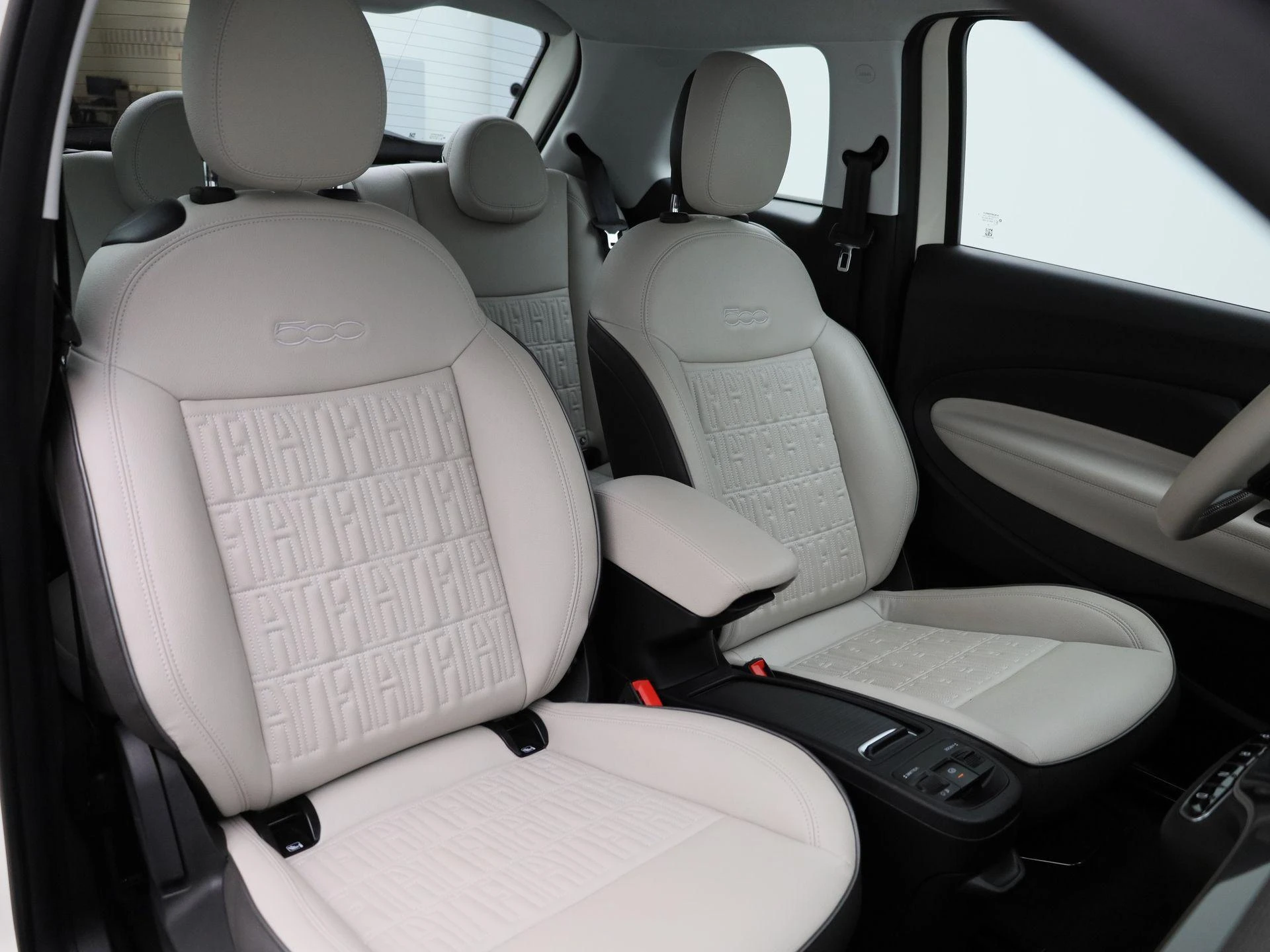 Fiat-500e-image-39
