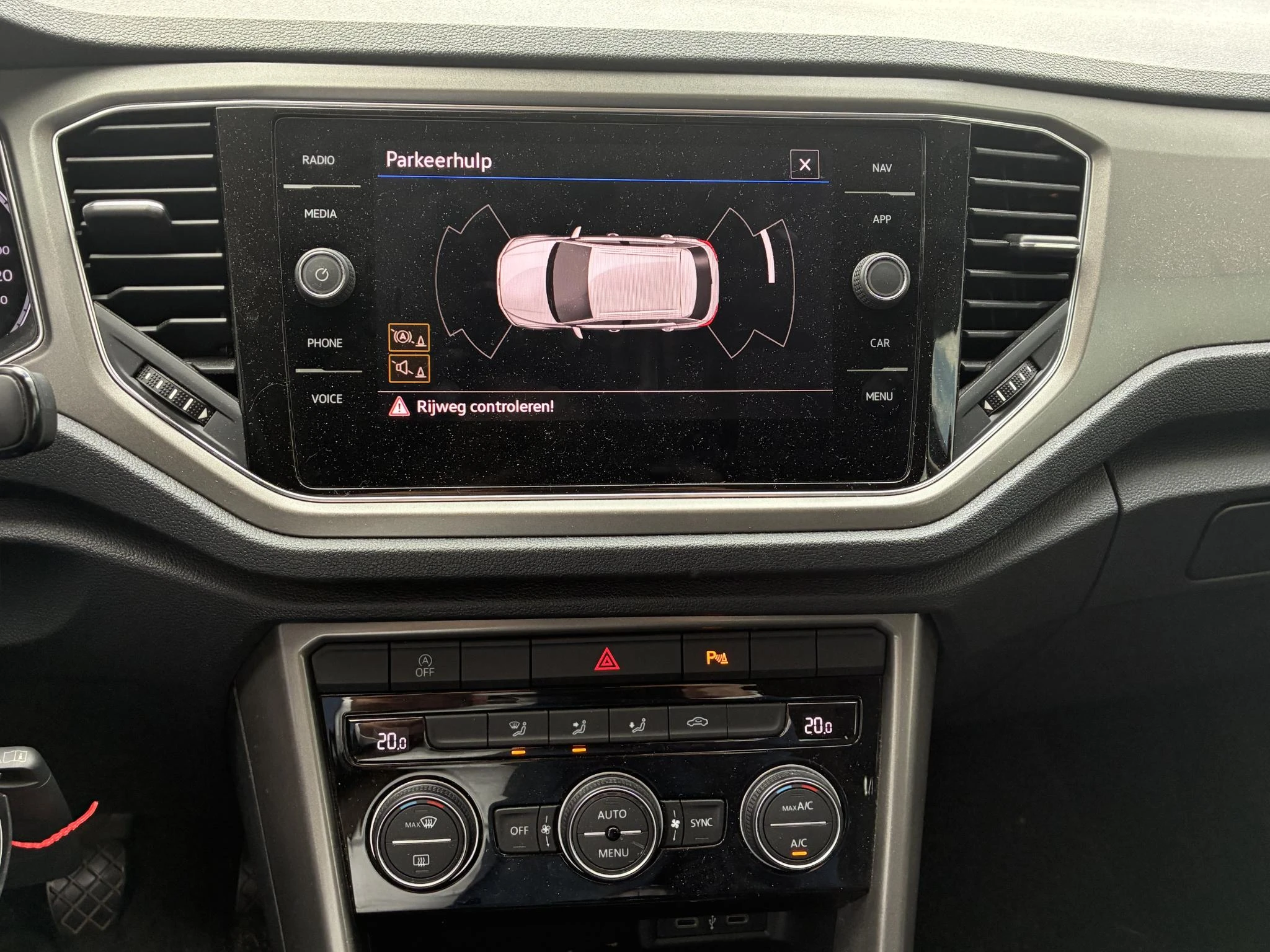 Volkswagen-T-Roc-image-4