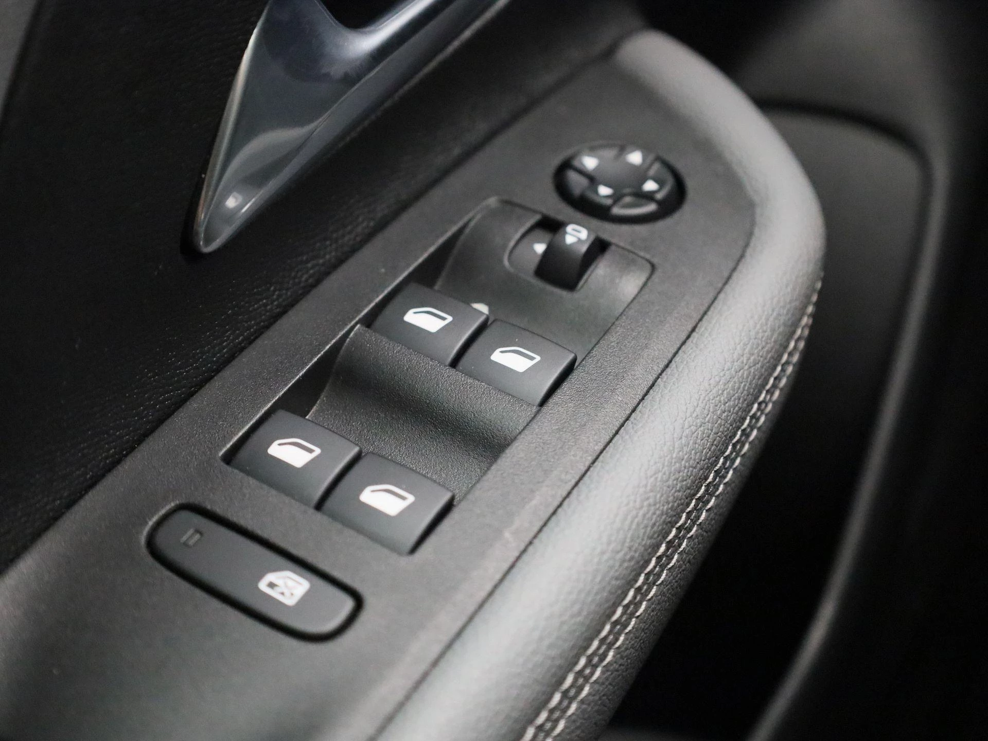 Opel-Mokka-e-image-28