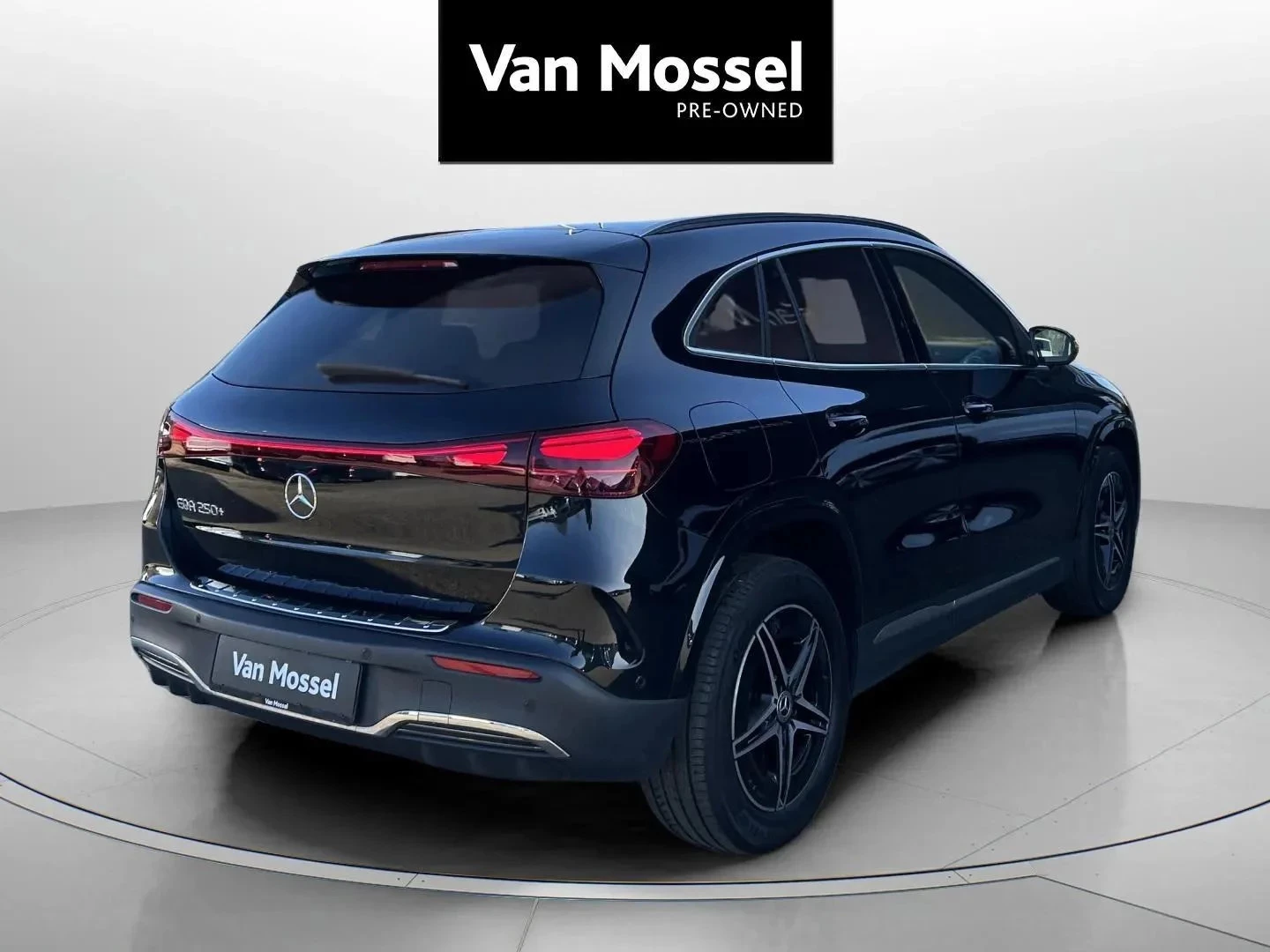 Mercedes-Benz-EQA-image-4