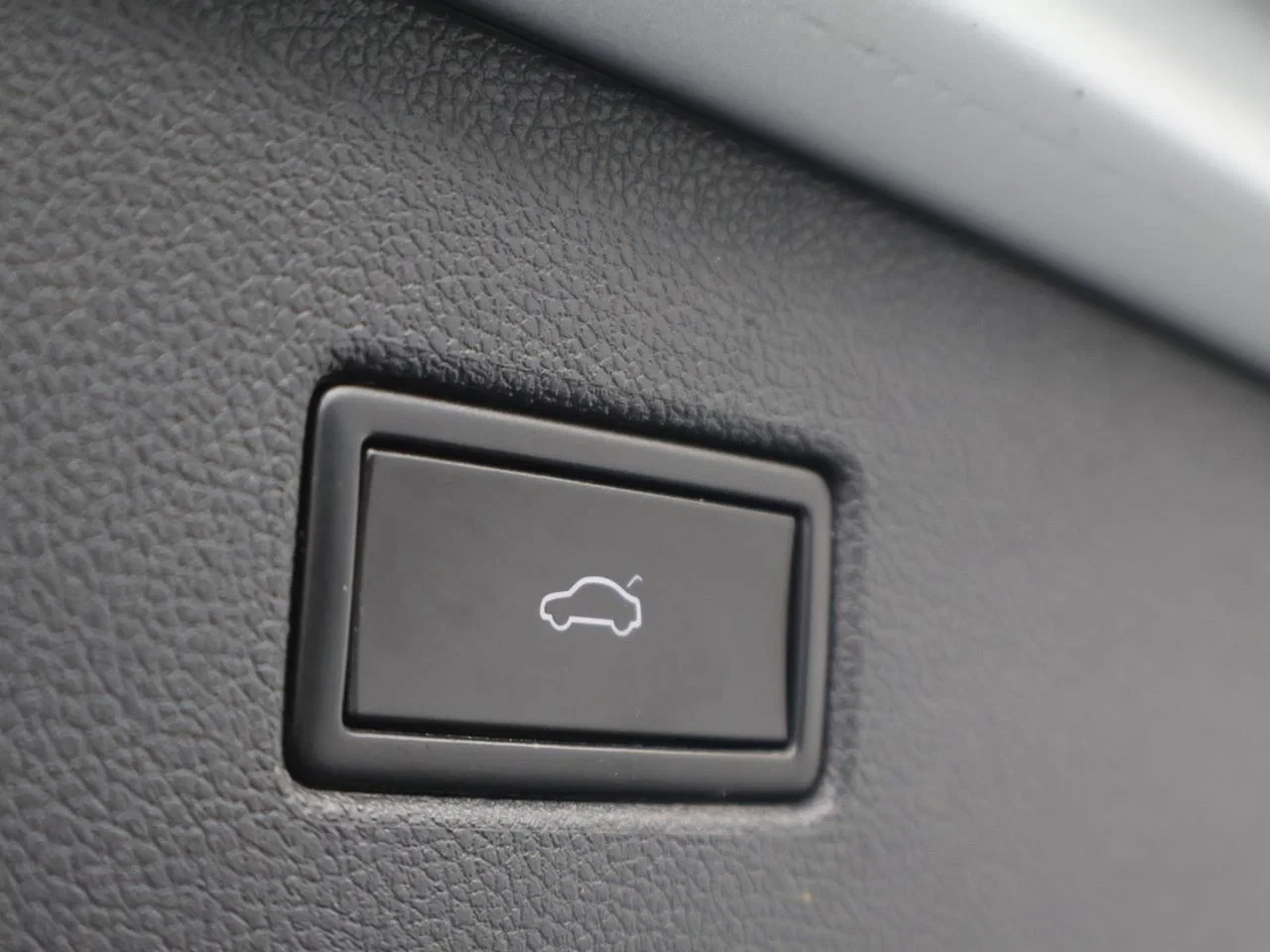 Volkswagen-Tiguan-image-8
